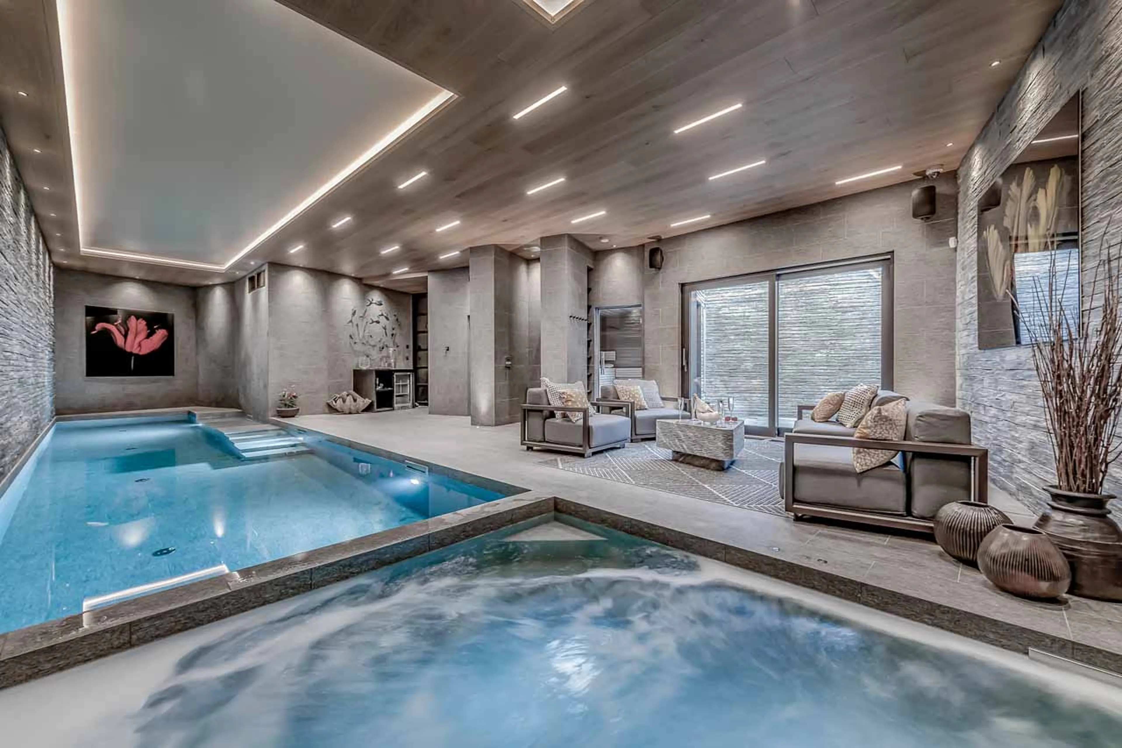 Pool and indoor Jacuzzi at Chalet Bacchus in Courchevel 1650