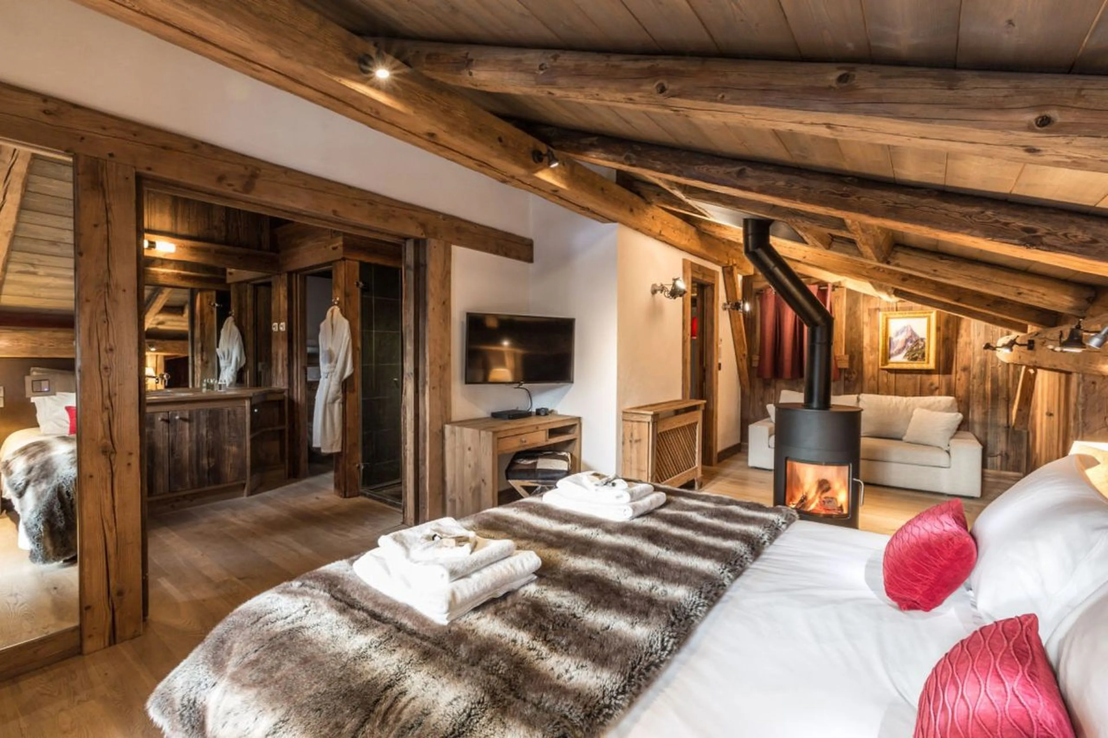 Master bedroom in Chalet Baloo in Chamonix
