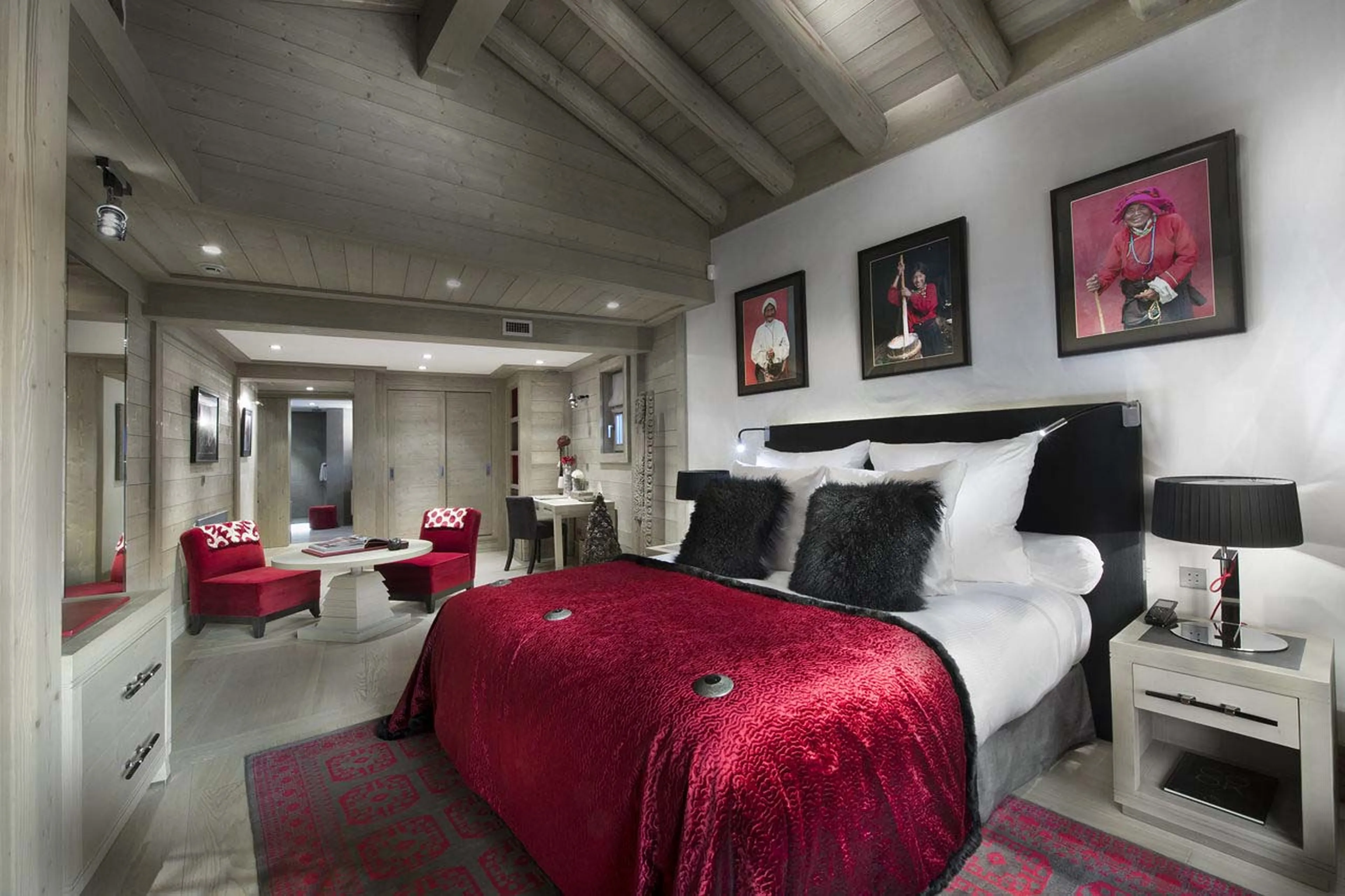 Double bedroom in Chalet Baltoro in Courchevel 1850