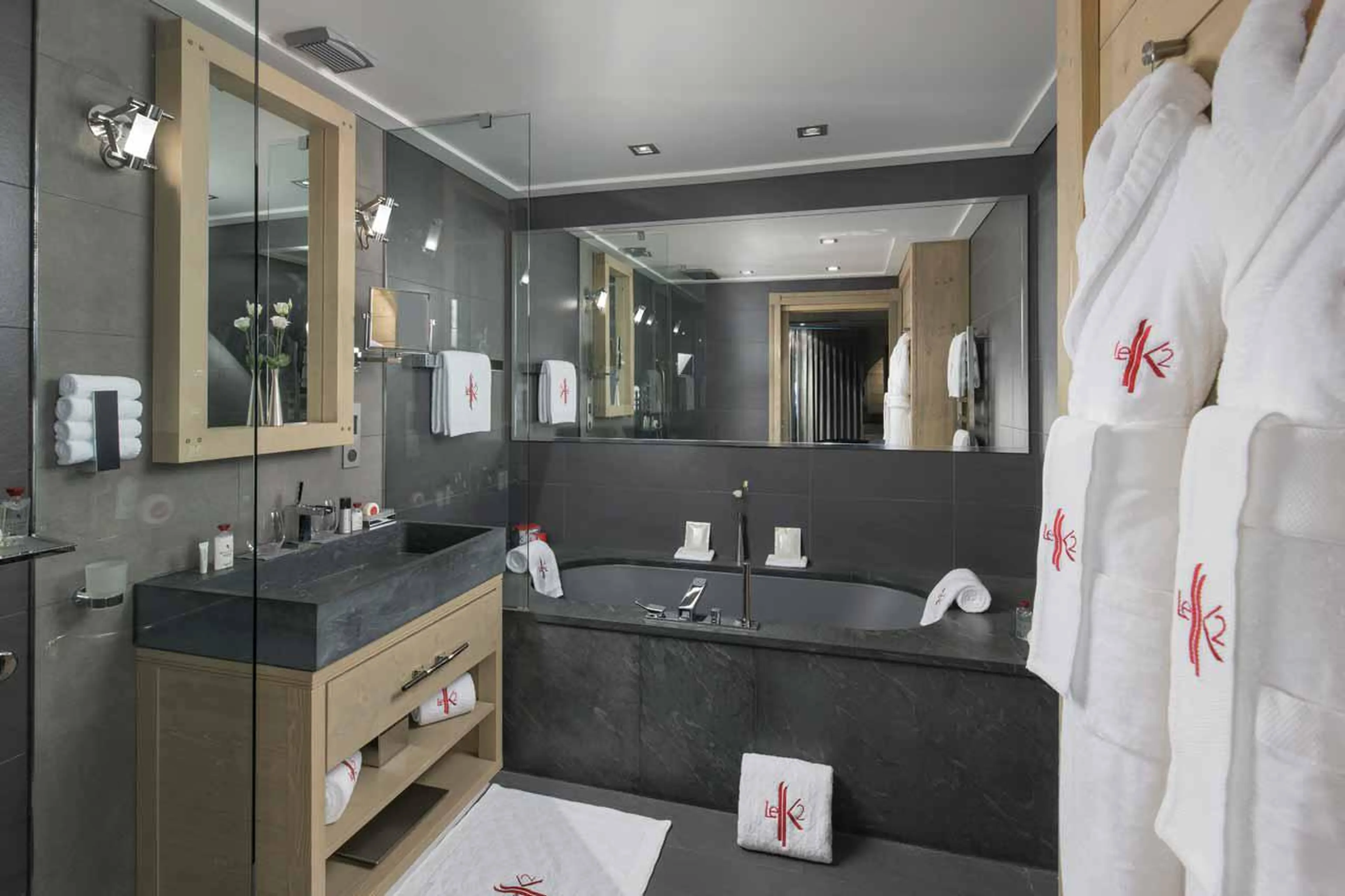 Second en-suite bathroom in Chalet Baltoro in Courchevel 1850