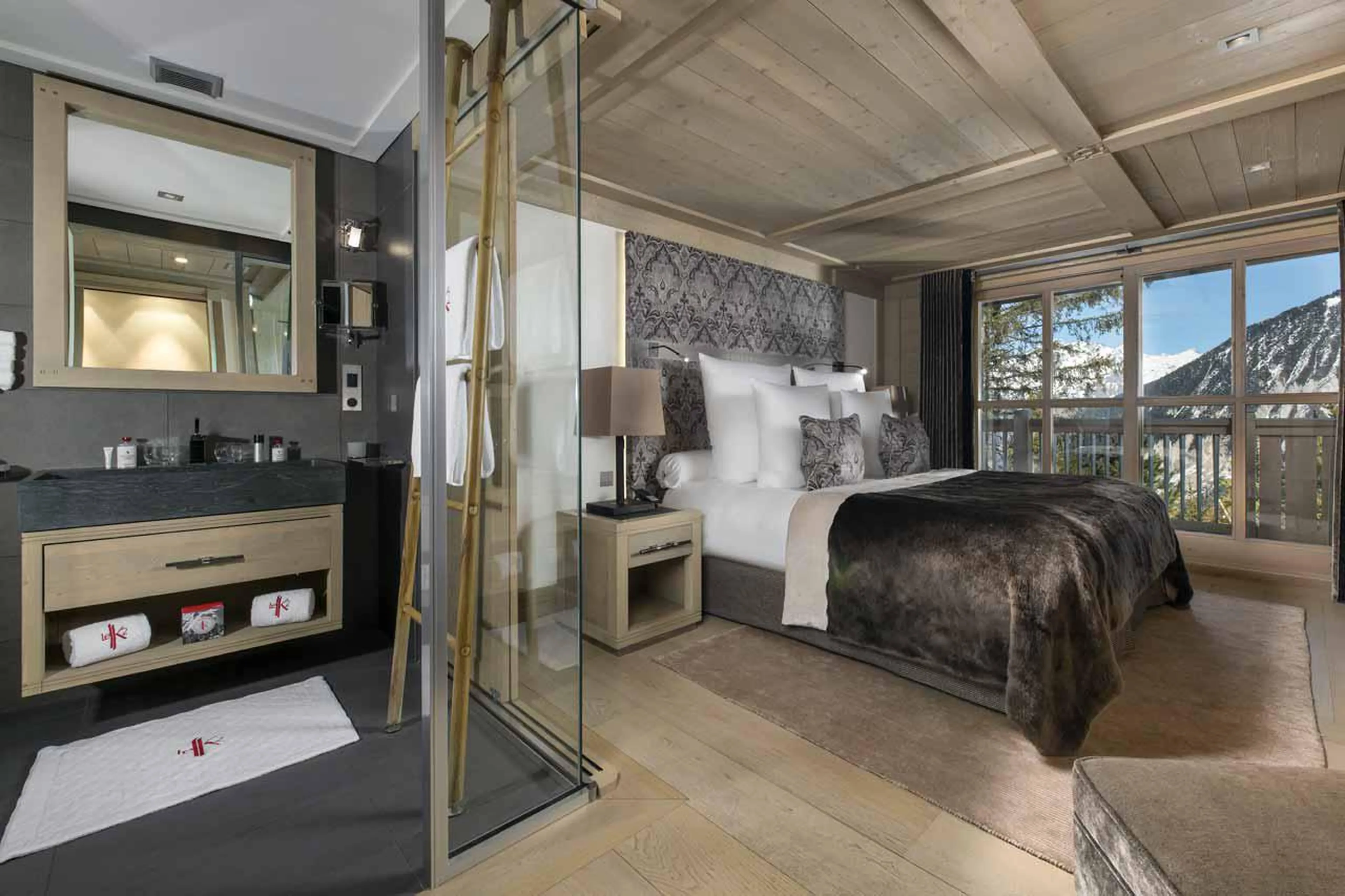 Third double bedroom in Chalet Baltoro in Courchevel 1850