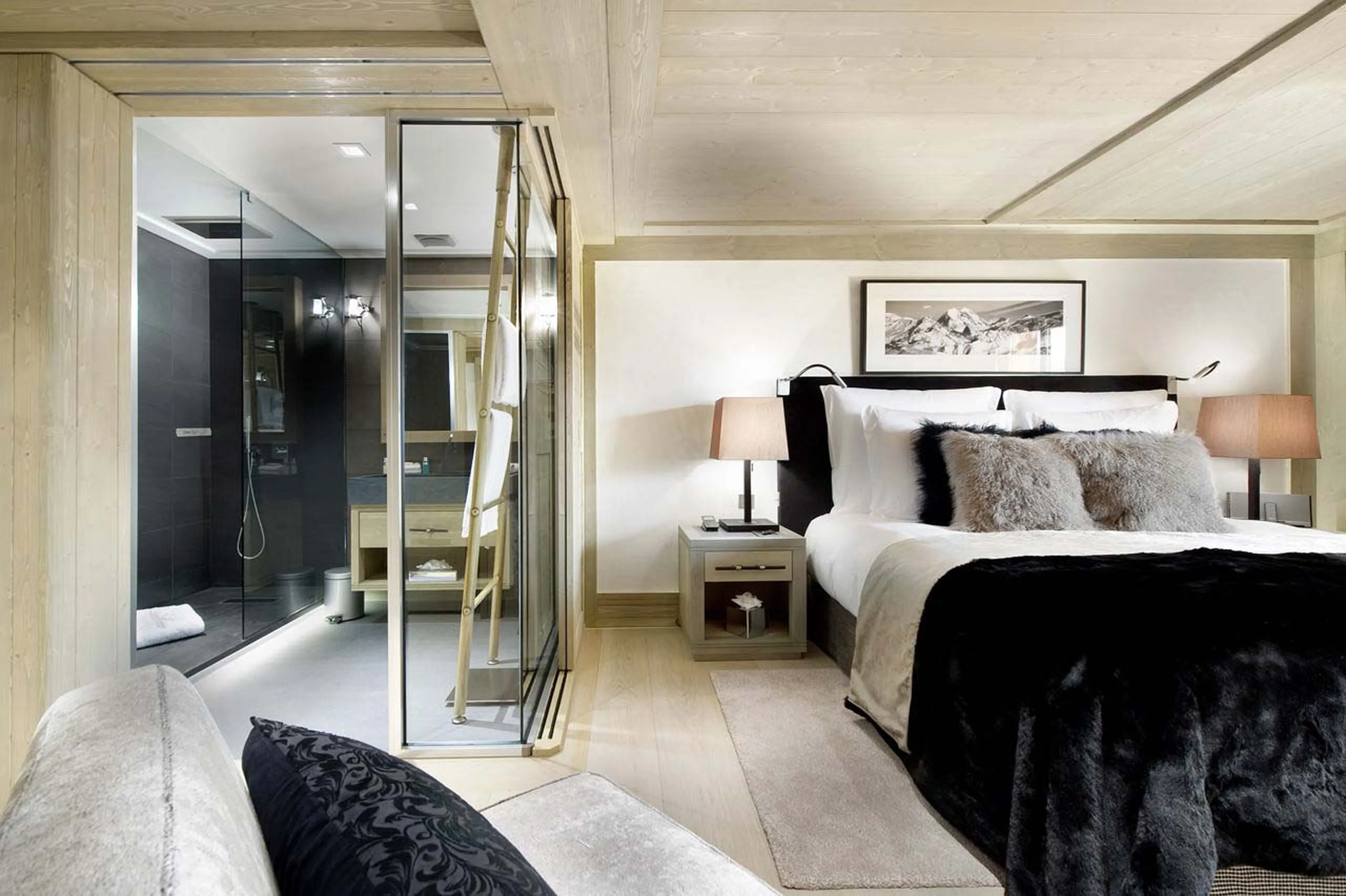 Double bedroom with en suite shower room in Chalet Baltoro in Courchevel 1850