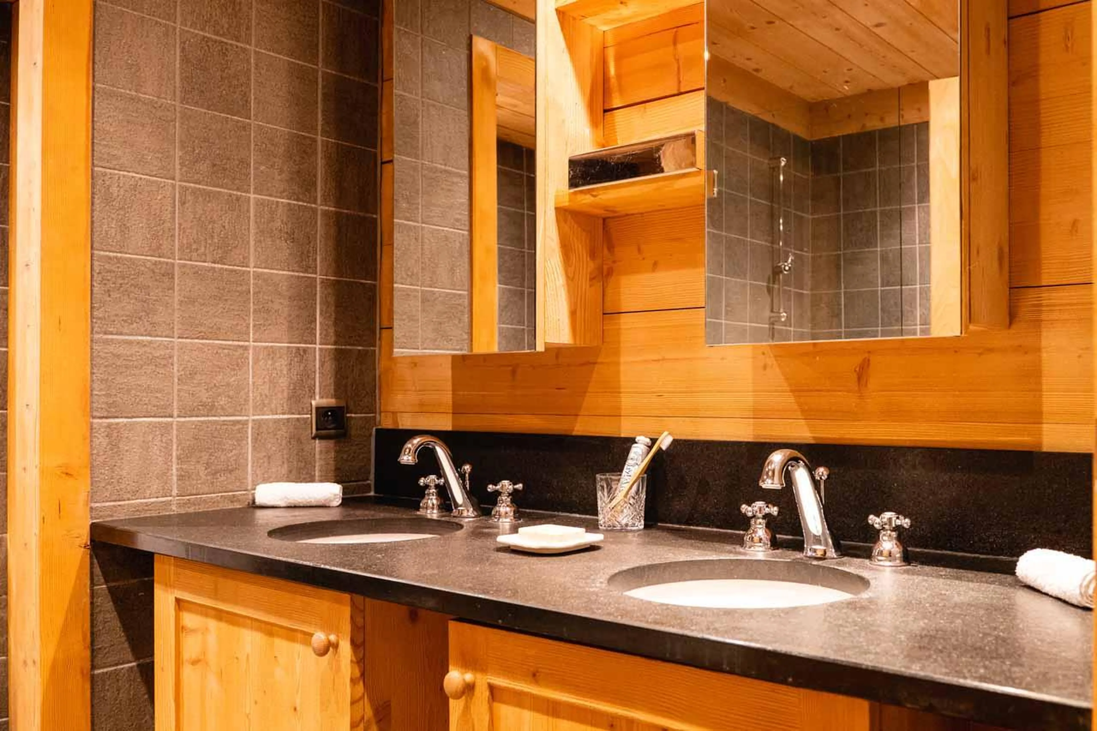 Double basin and mirror in Chalet Baltus, Megeve