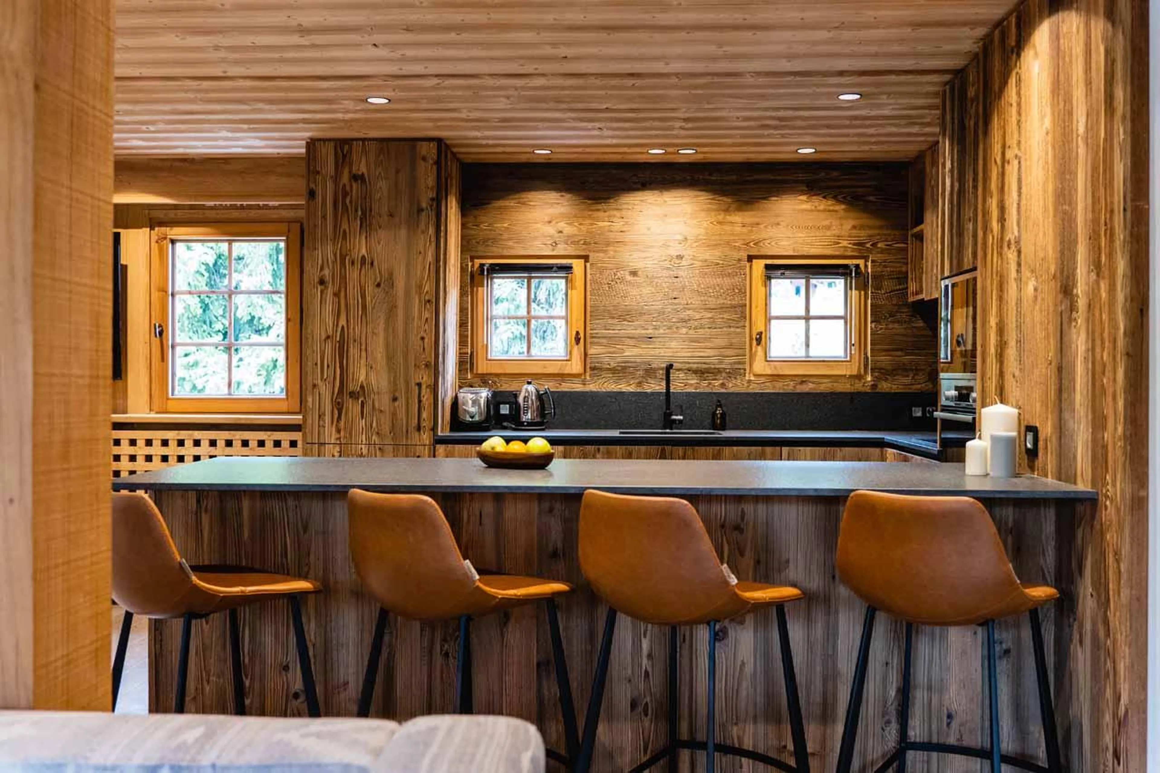 Kitchen with breakfast bar and high seating in Chalet Baltus, Megeve