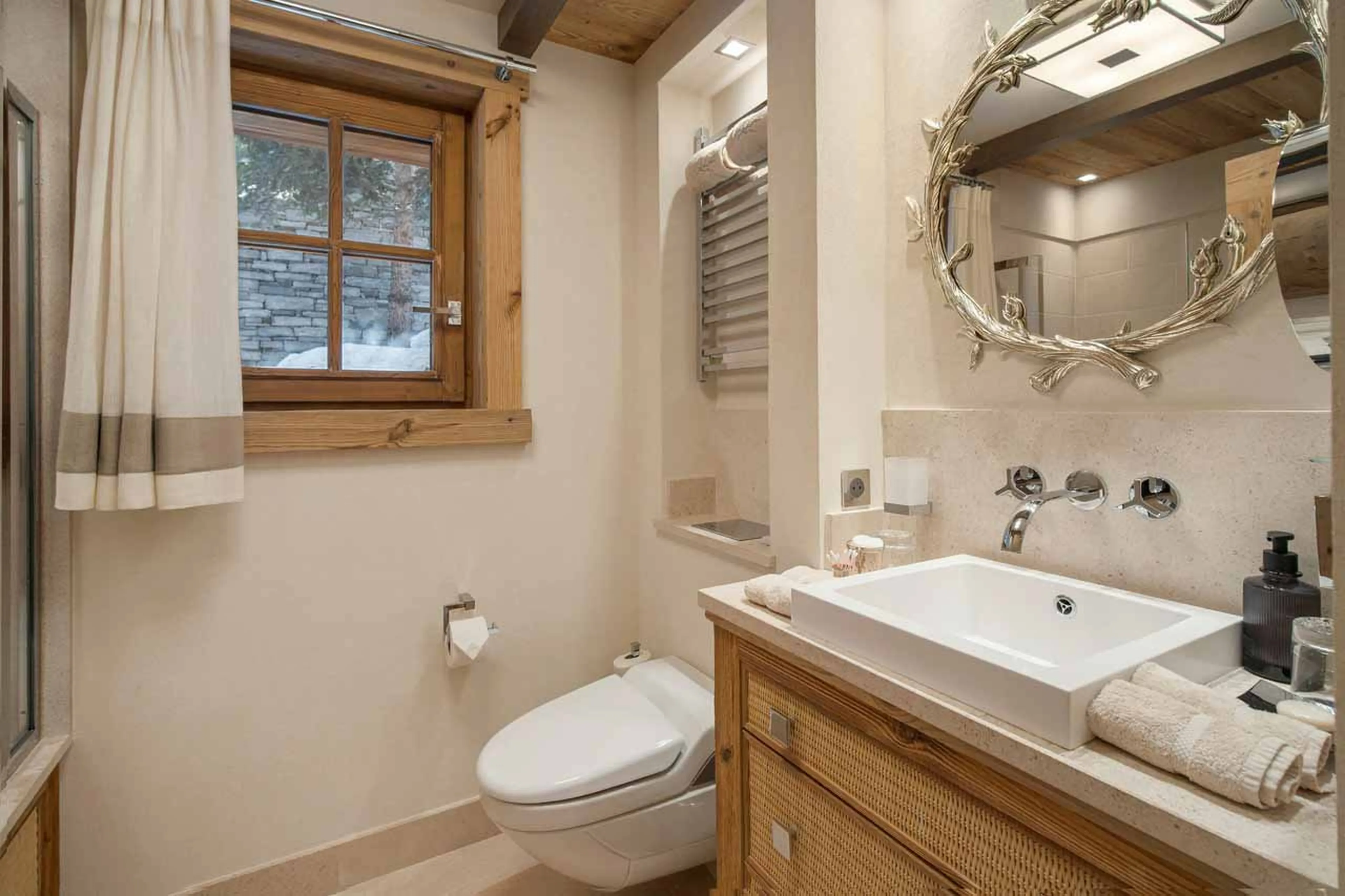 Bedroom 2 bathroom at Chalet Les Bastidons  in Courchevel 1850