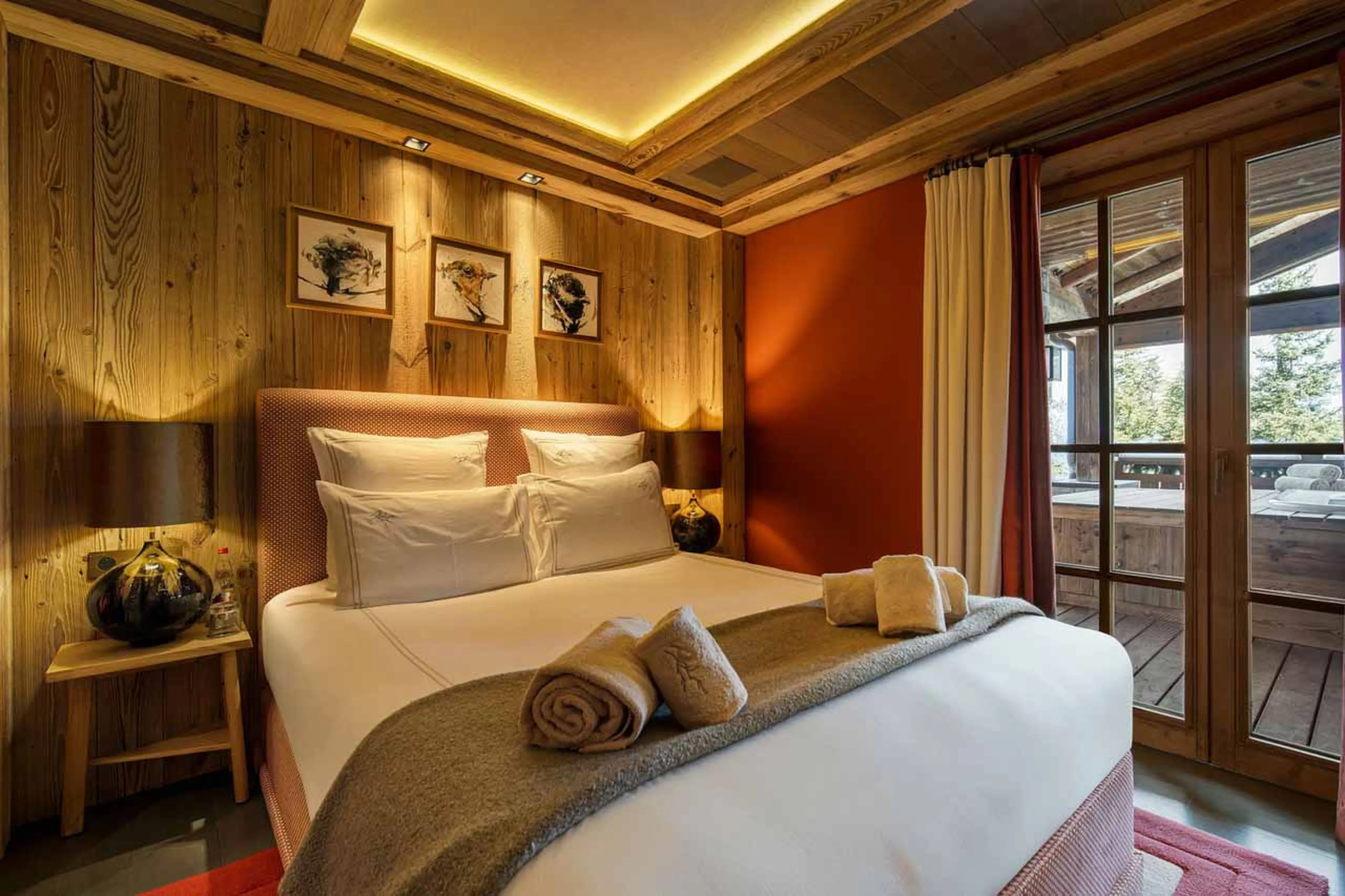 Bedroom with double bed and en suite bathroom in Chalet Les Bastidons  in Courchevel 1850