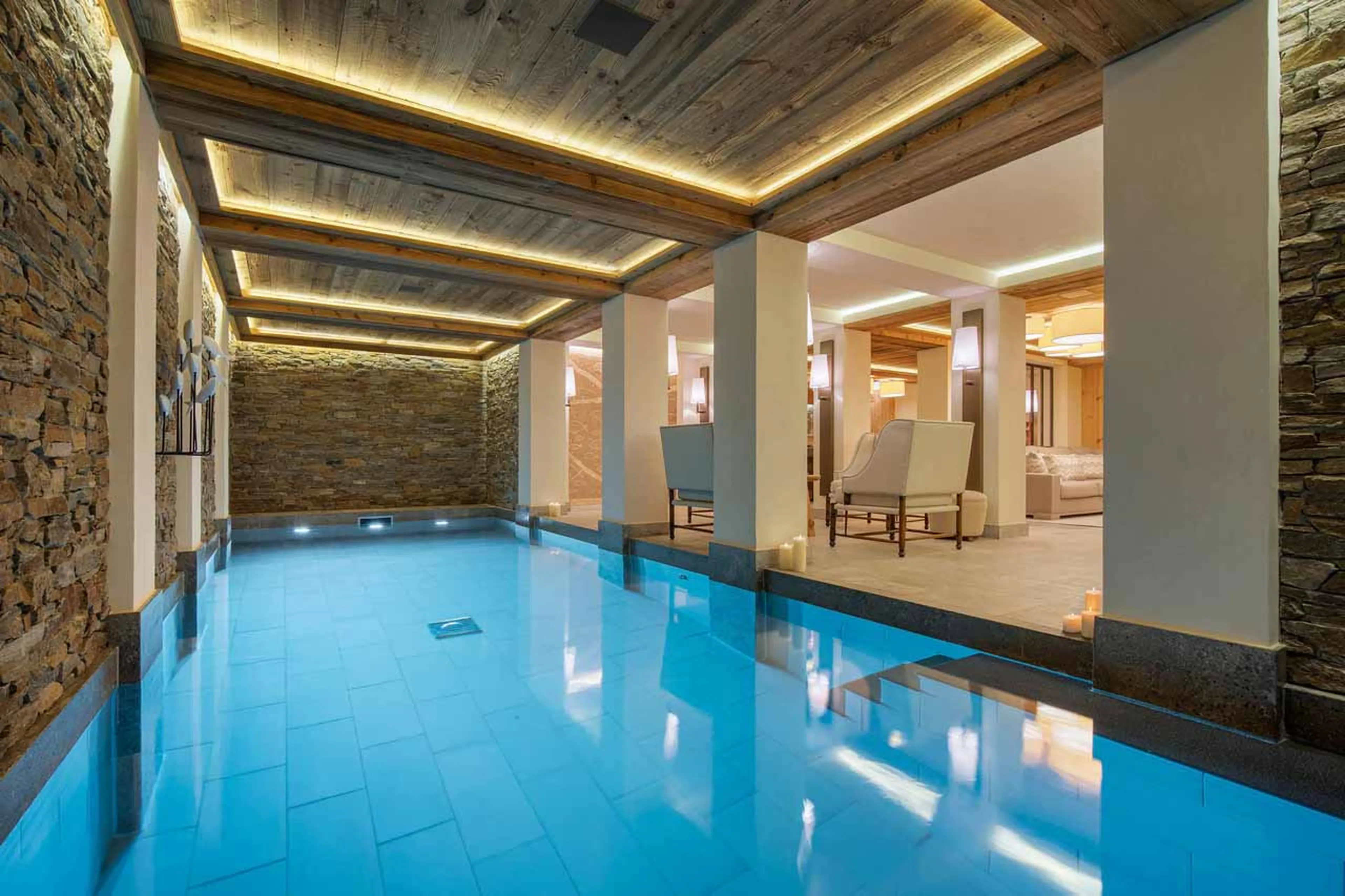 Indoor swimming pool in the spa area of Chalet Les Bastidons in Courchevel 1850