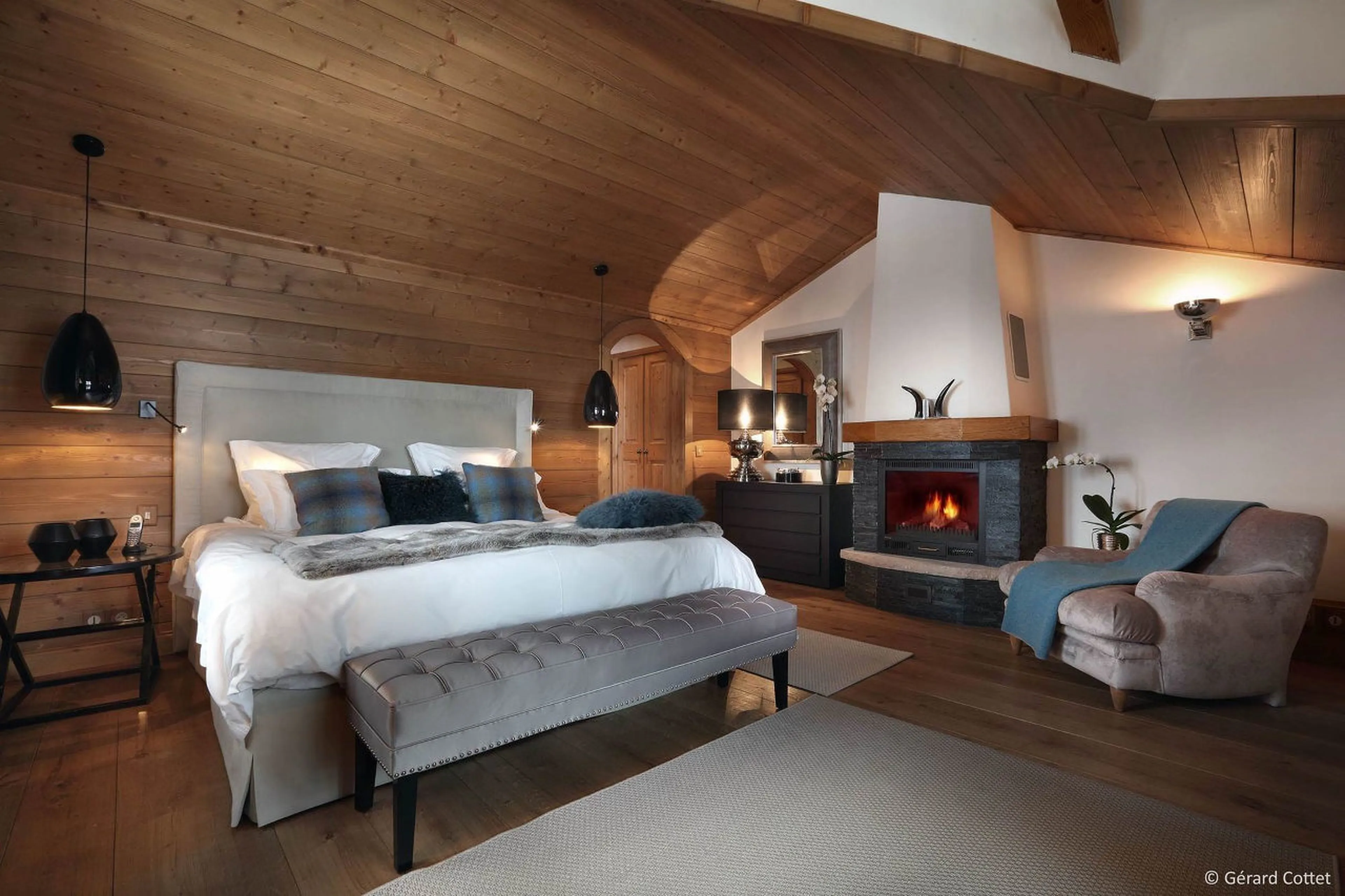 En-suite master double/twin bedroom with fireplace and dressing area in Chalet Beaumont in Courcheve