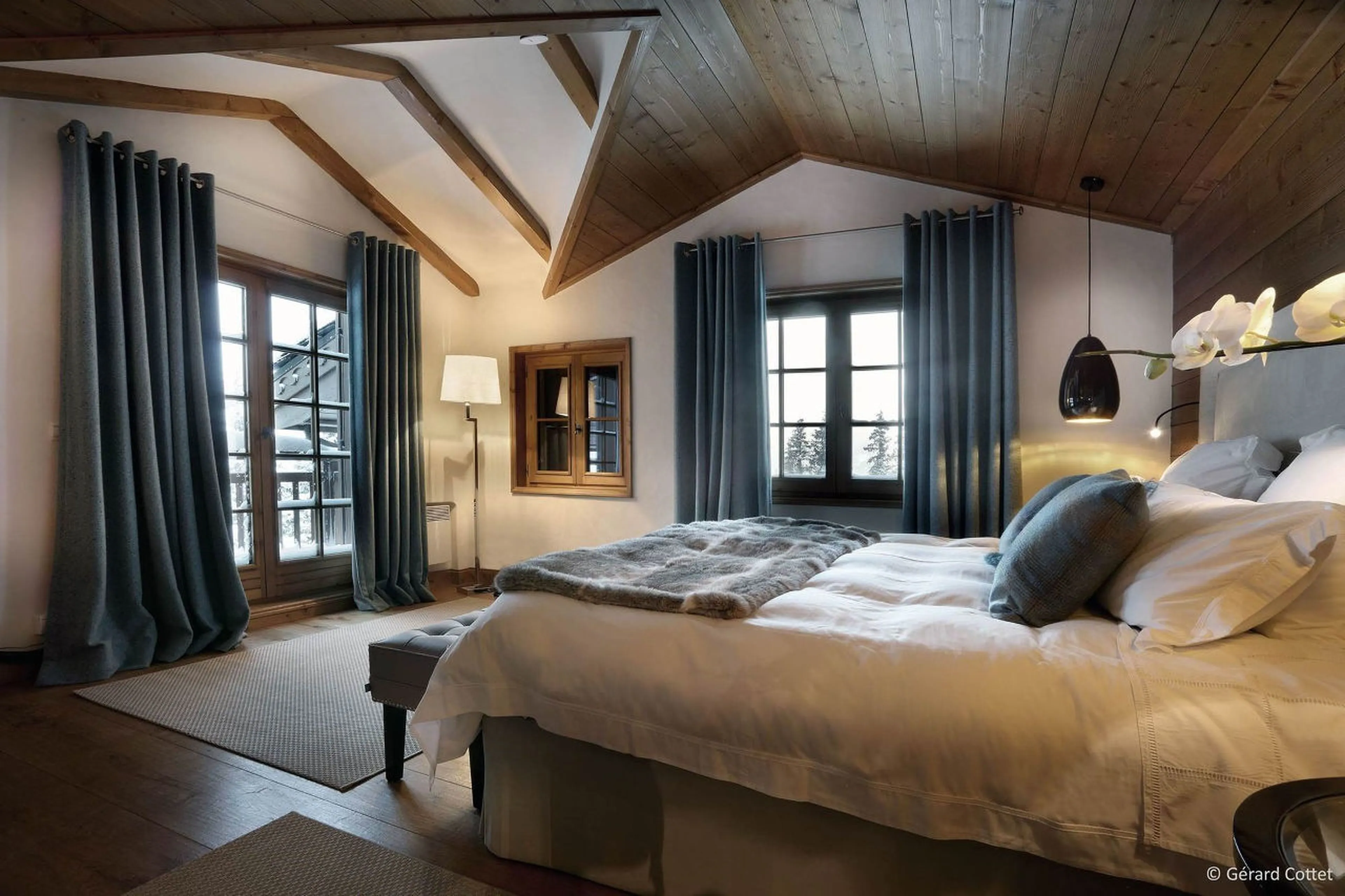 Master double/twin bedroom with private balcony in Chalet Beaumont in Courchevel 1650