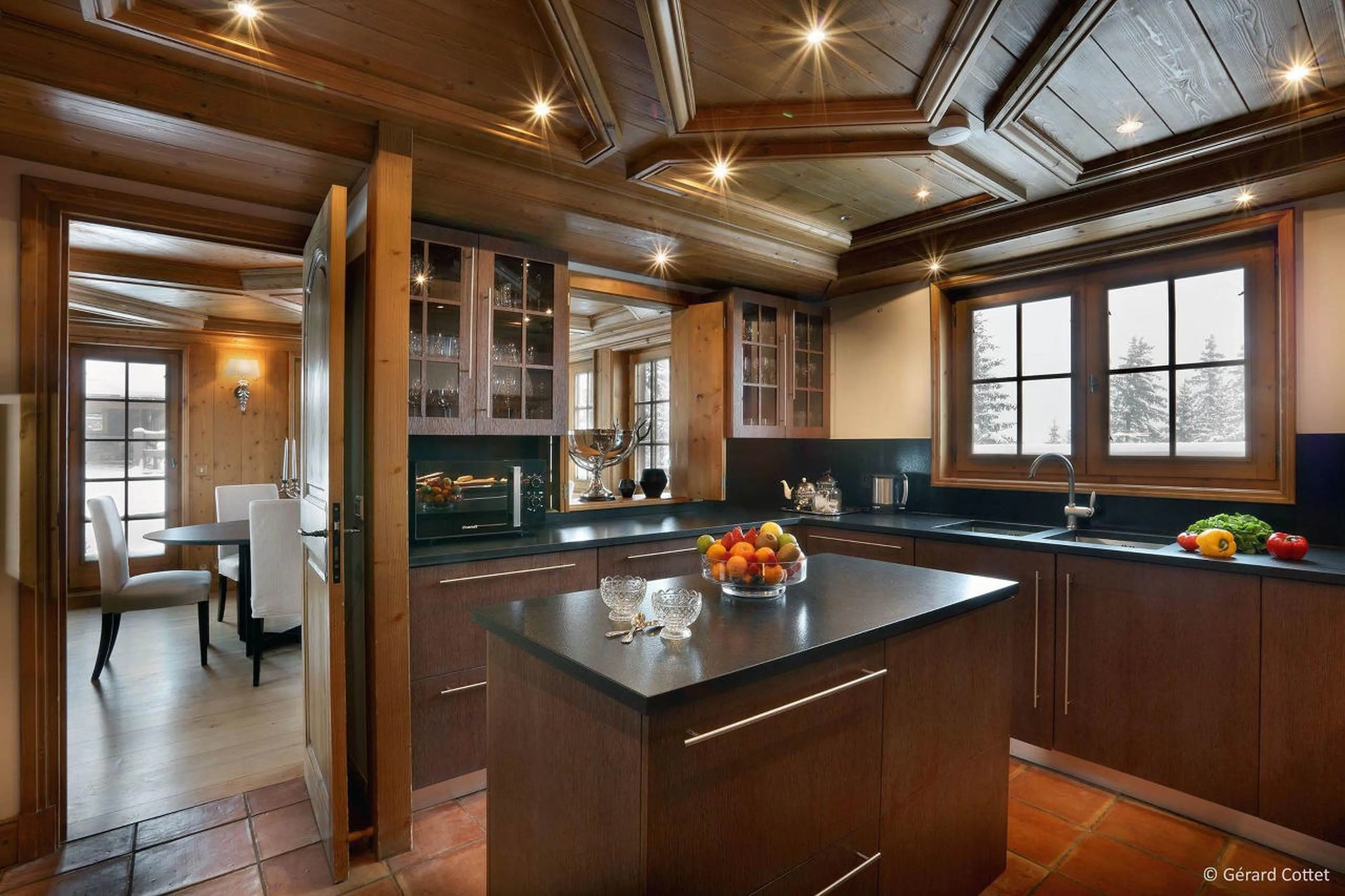 Semi-open kitchen in Chalet Beaumont in Courchevel 1650