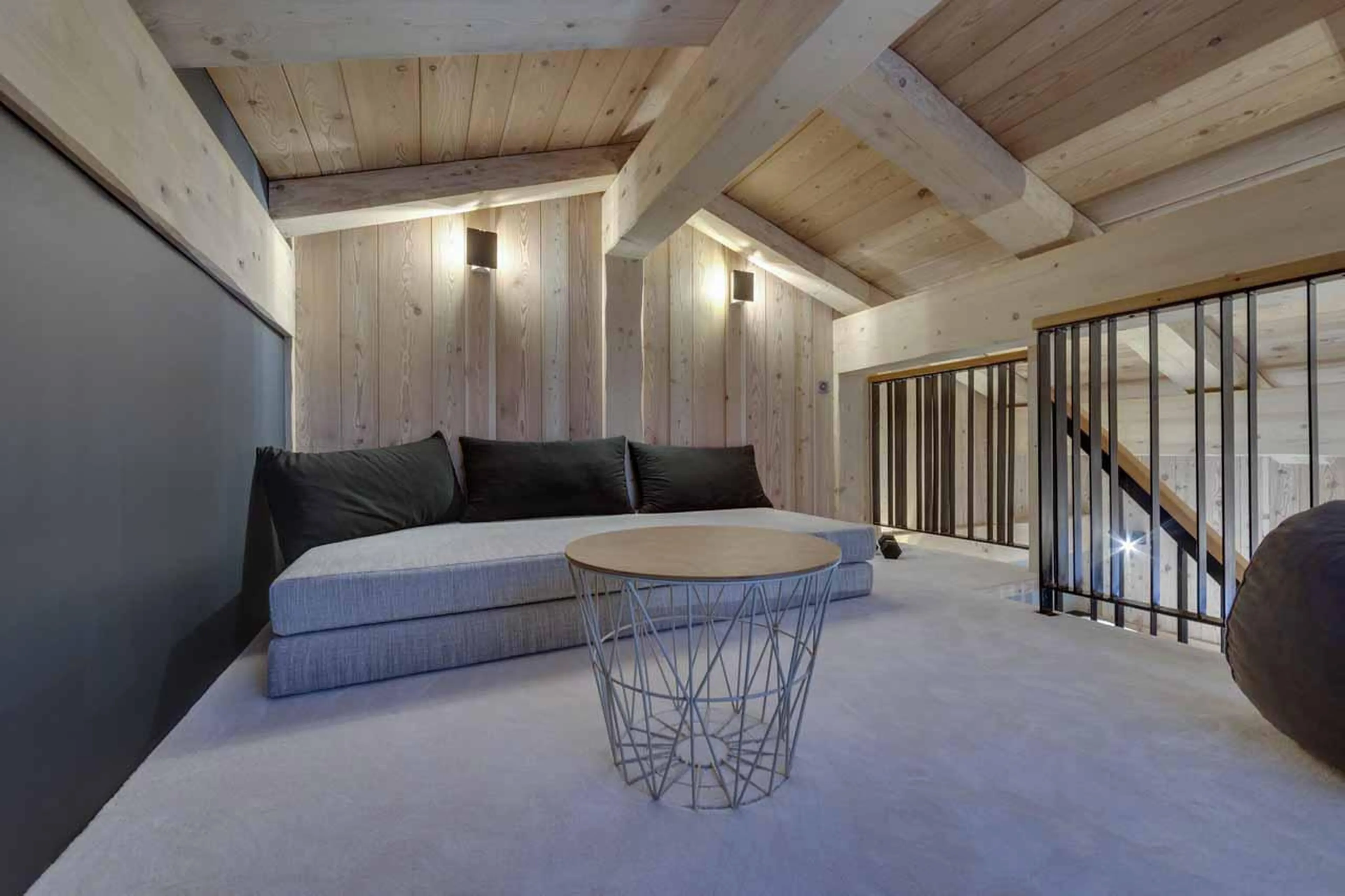 Mezzanine TV lounge at Chalet Bela Vya 2 in Les Arcs