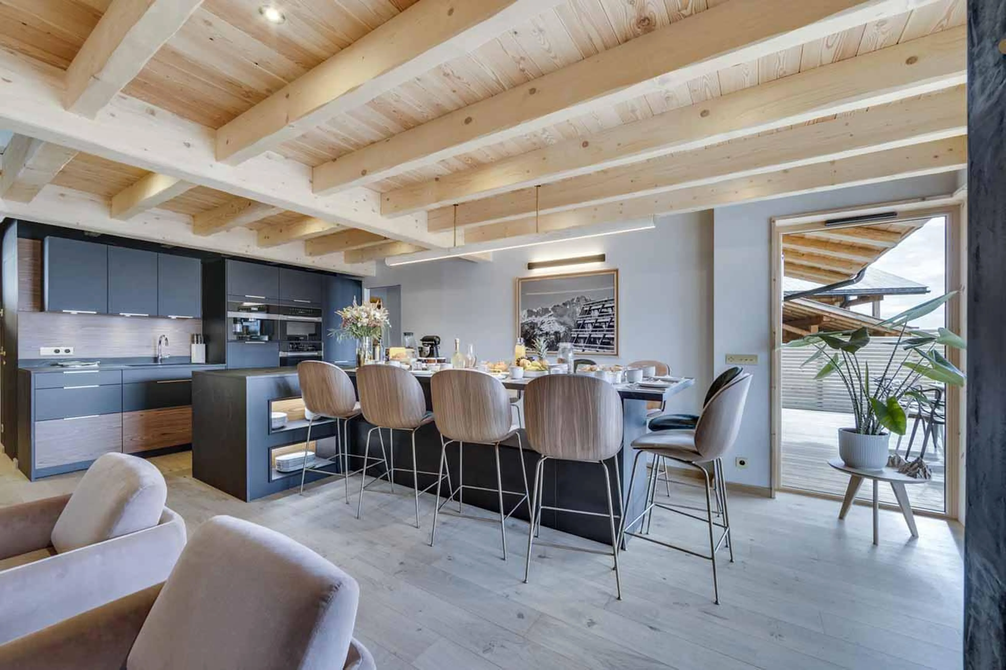 Dining area and kitchen at Chalet Bela Vya 2 in Les Arcs