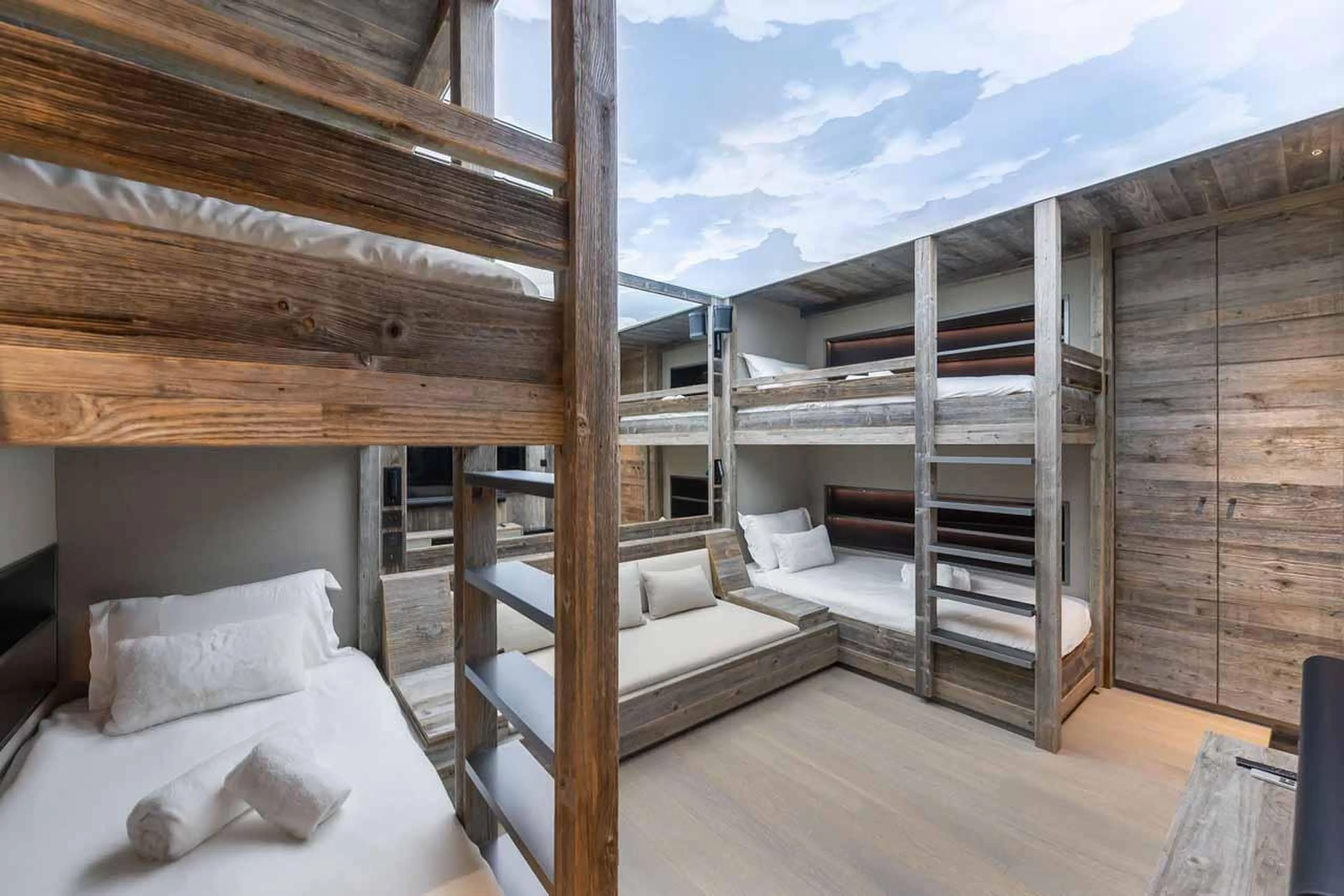 Bunk bedroom at Chalet Bellarossa in Courchevel 1850