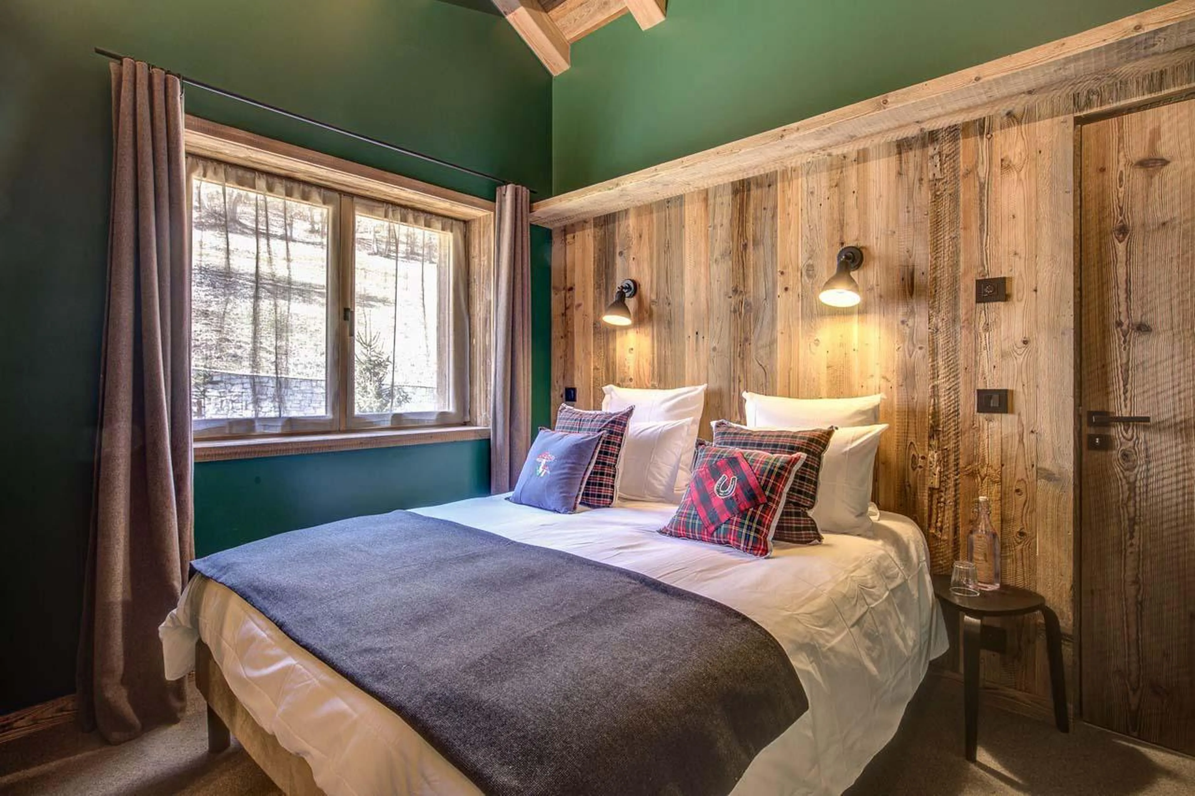 Double/twin bedroom at Chalet Bergeronnette in Meribel