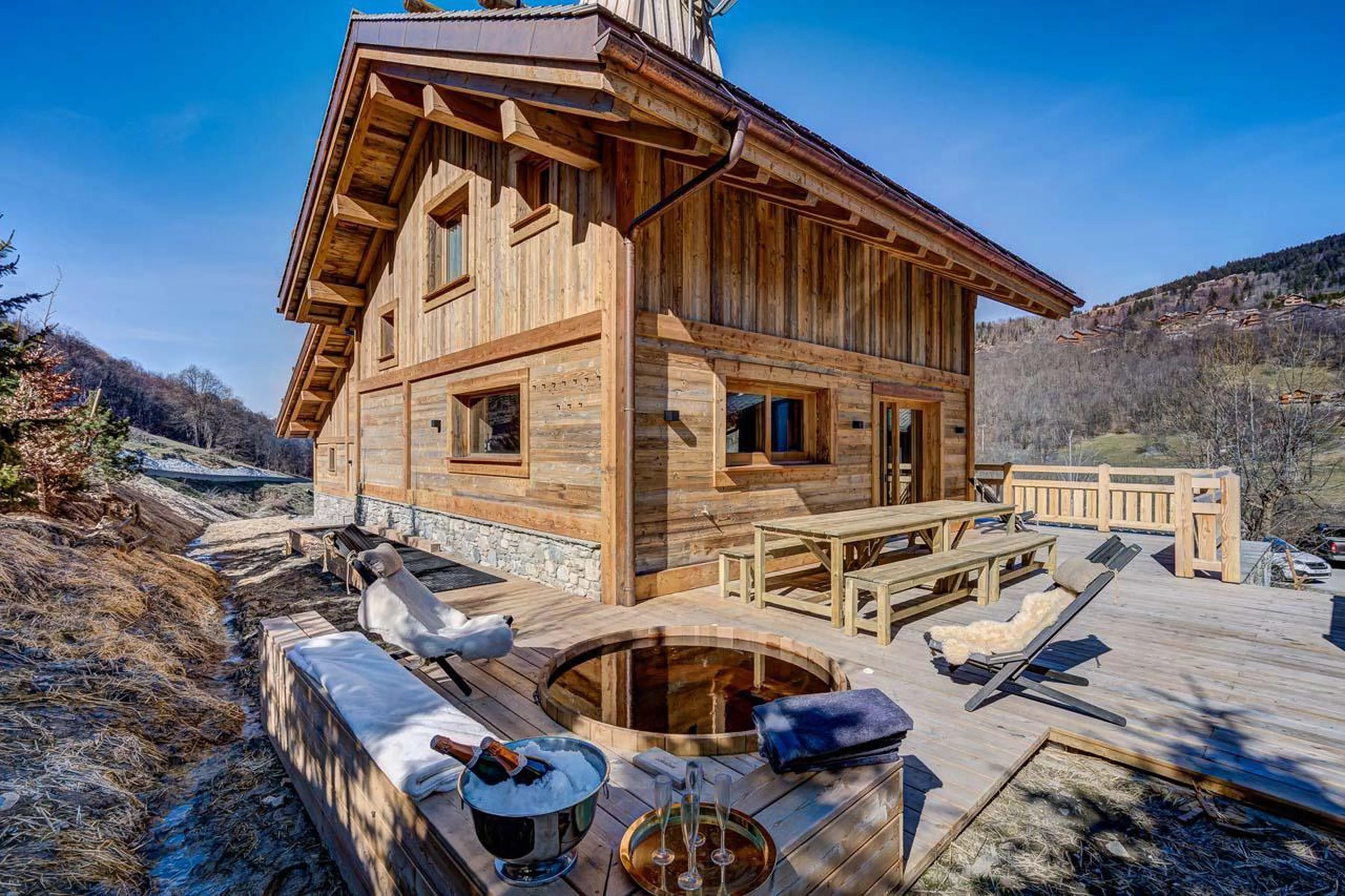 Outdoor hot tub at Chalet Bergeronnette in Meribel