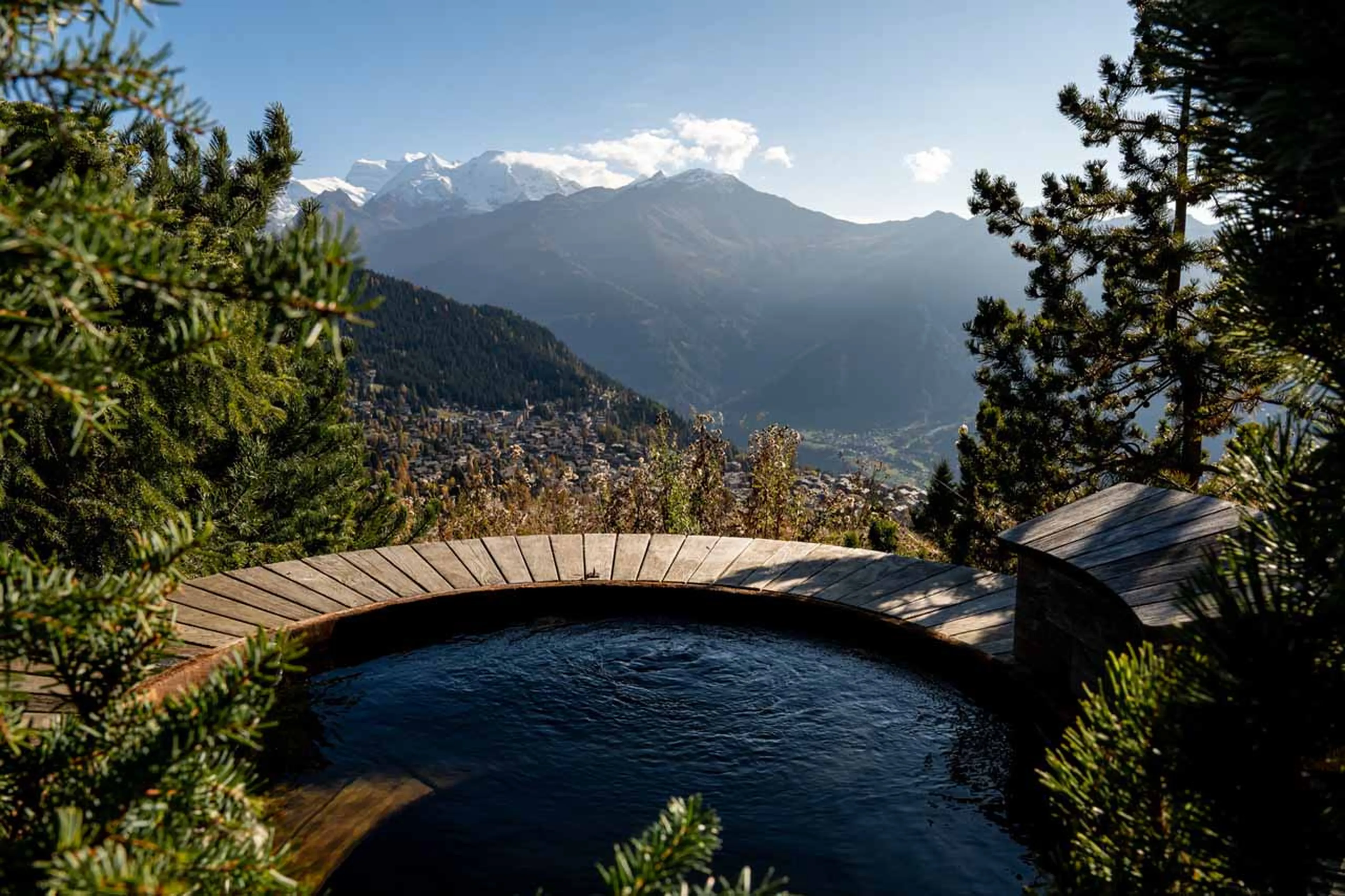 Cedar hot tub at Chalet Bibi in Verbier
