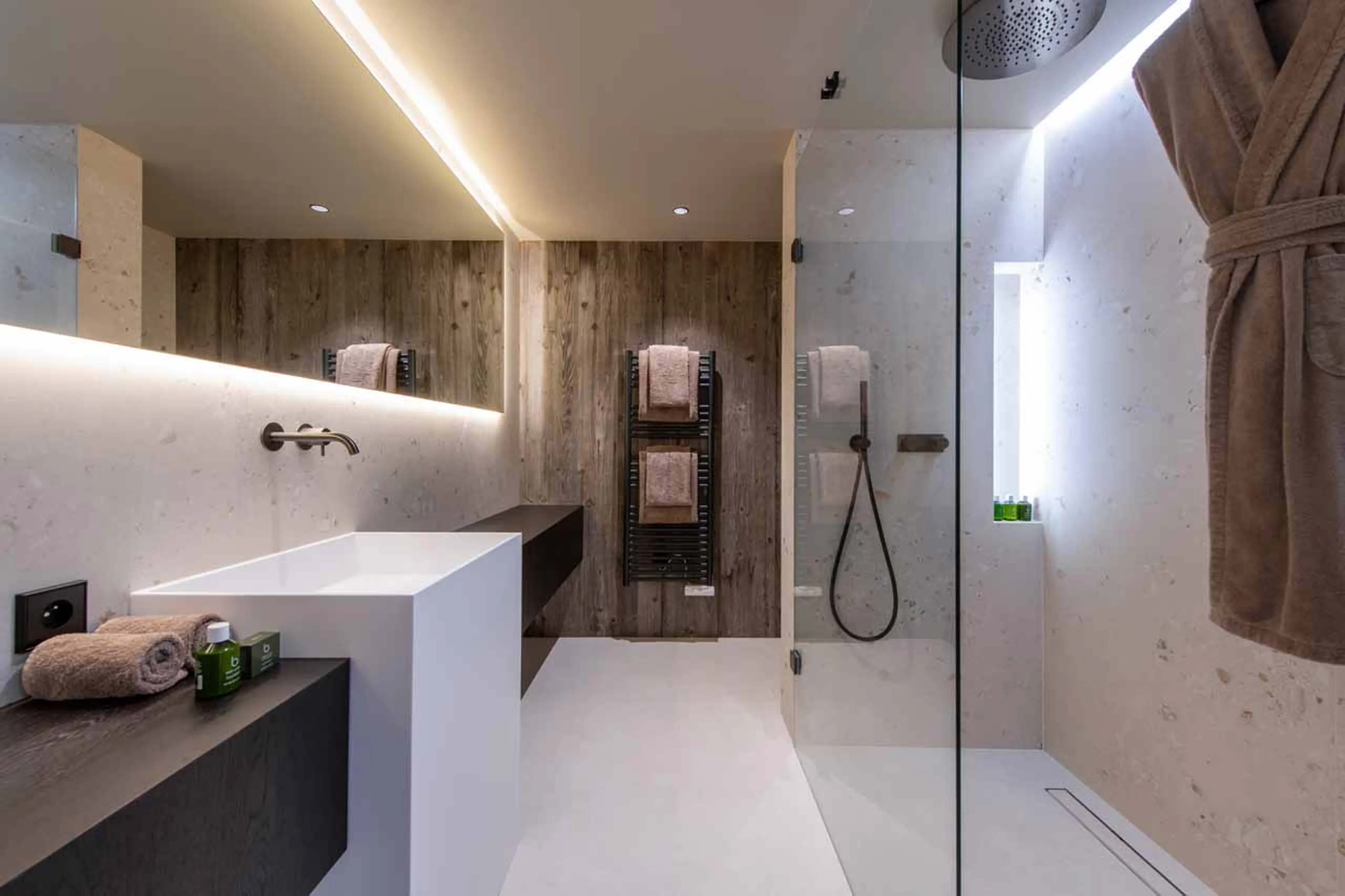 Bedroom 3 en-suite at Chalet Bisou in Morzine