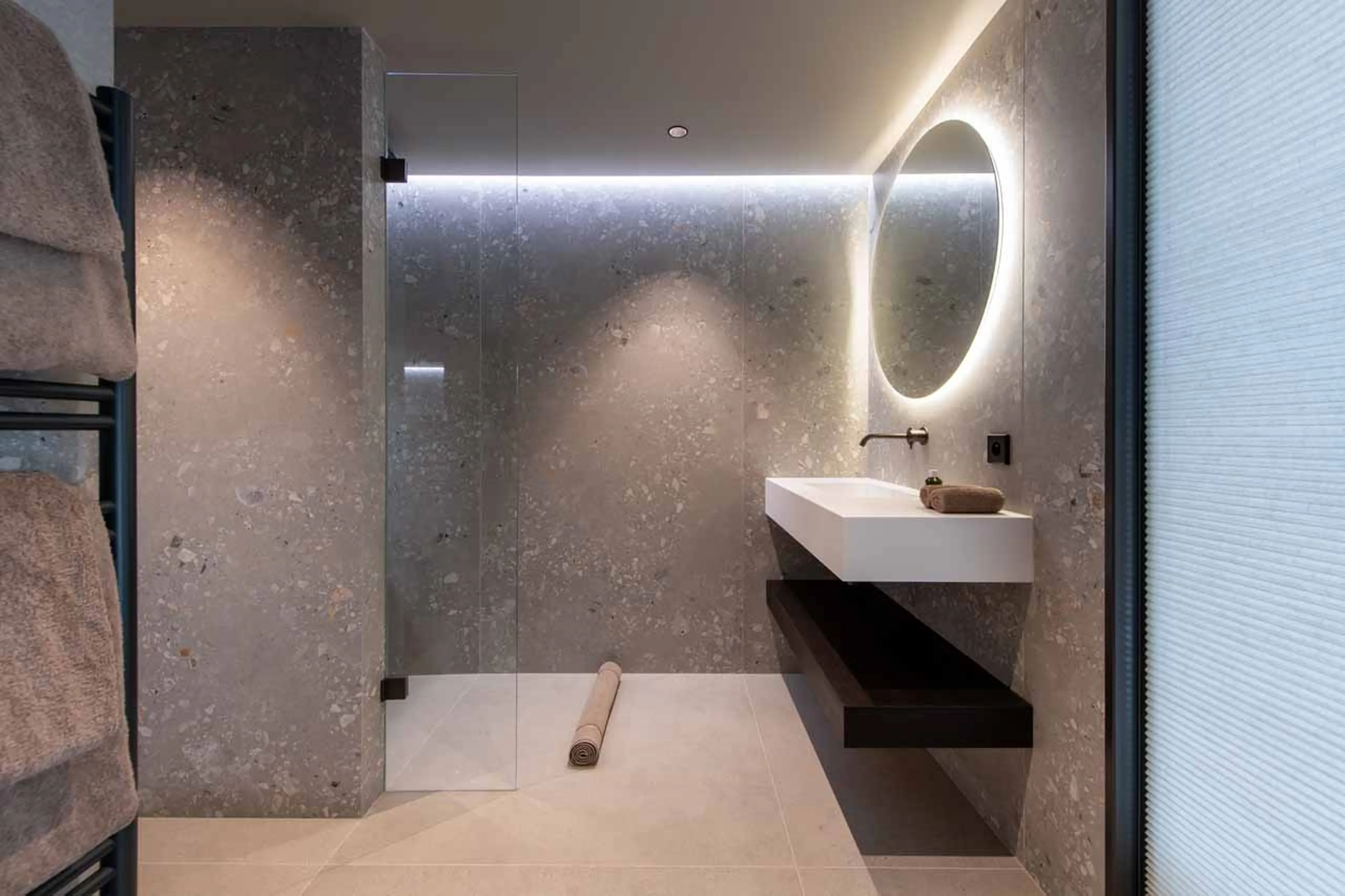 Bedroom 4 en-suite at Chalet Bisou in Morzine