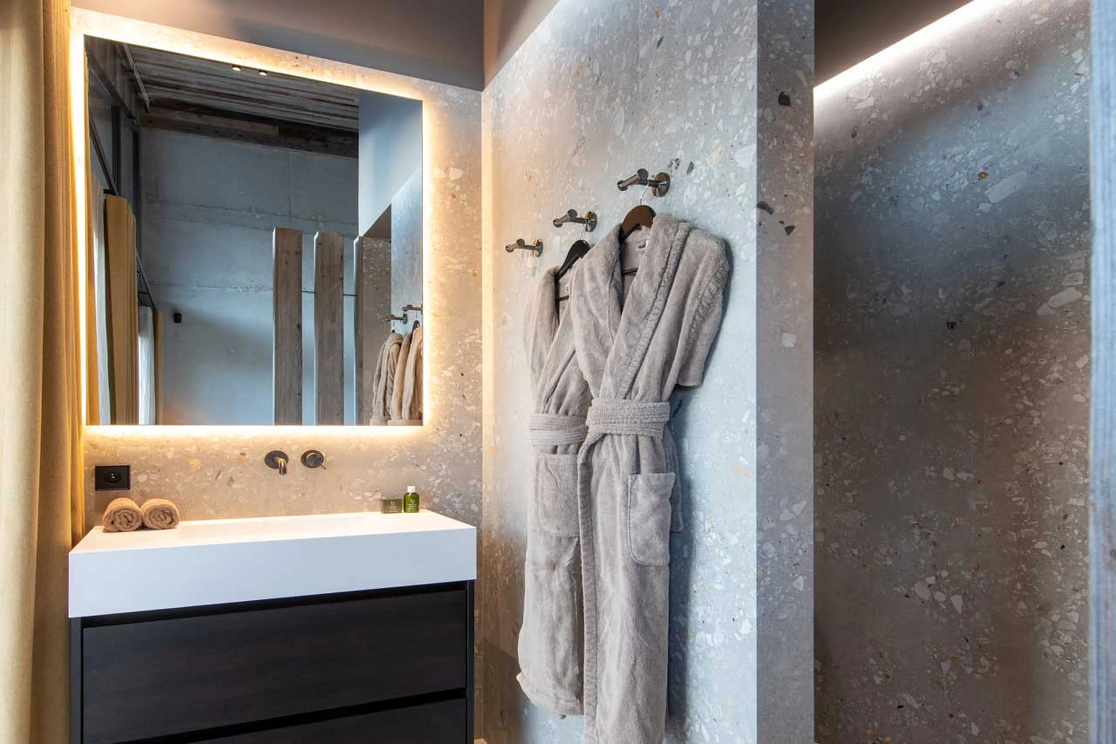 Bedroom 5 en-suite at Chalet Bisou in Morzine