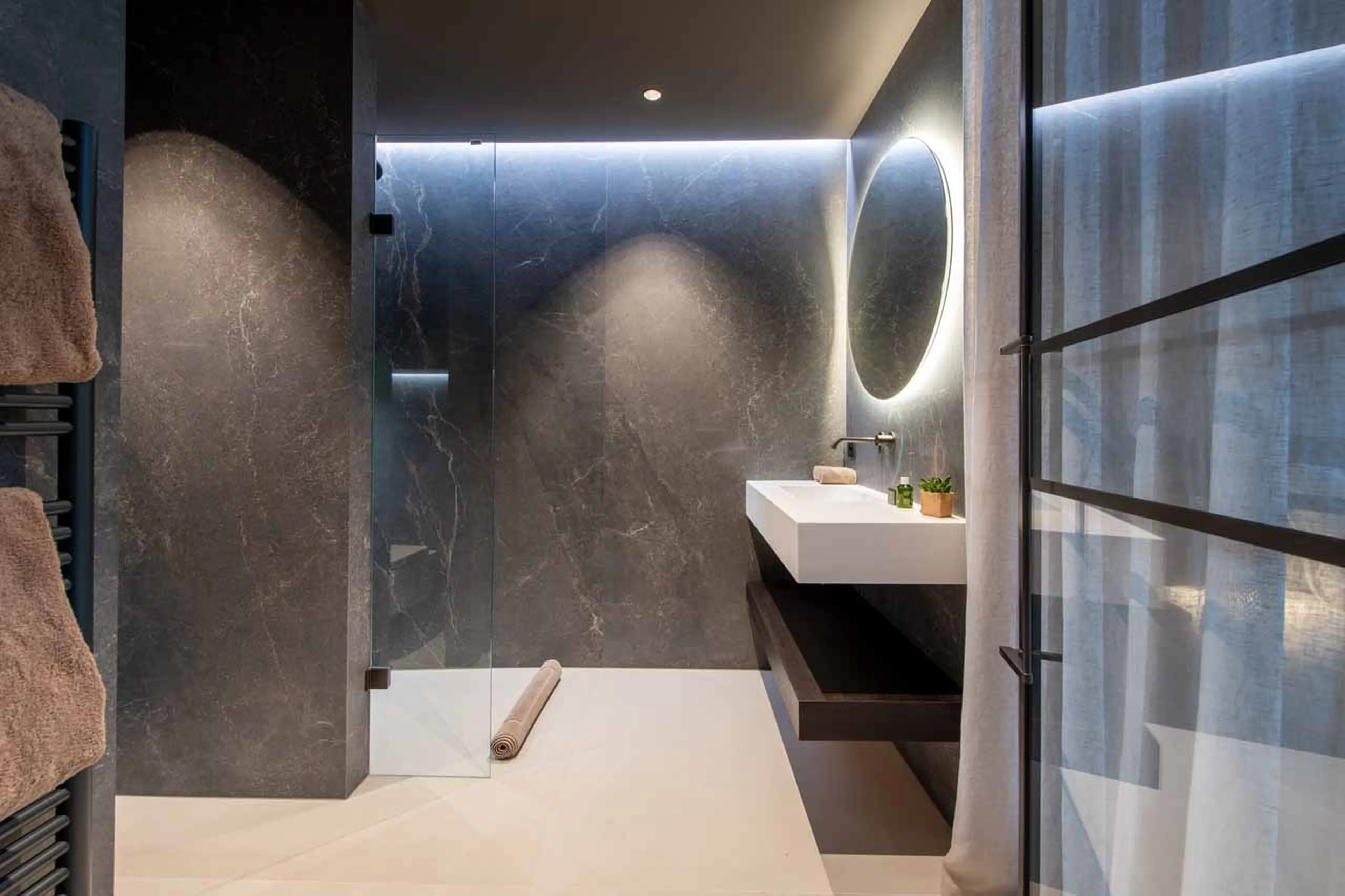 Bedroom 6 en-suite at Chalet Bisou in Morzine