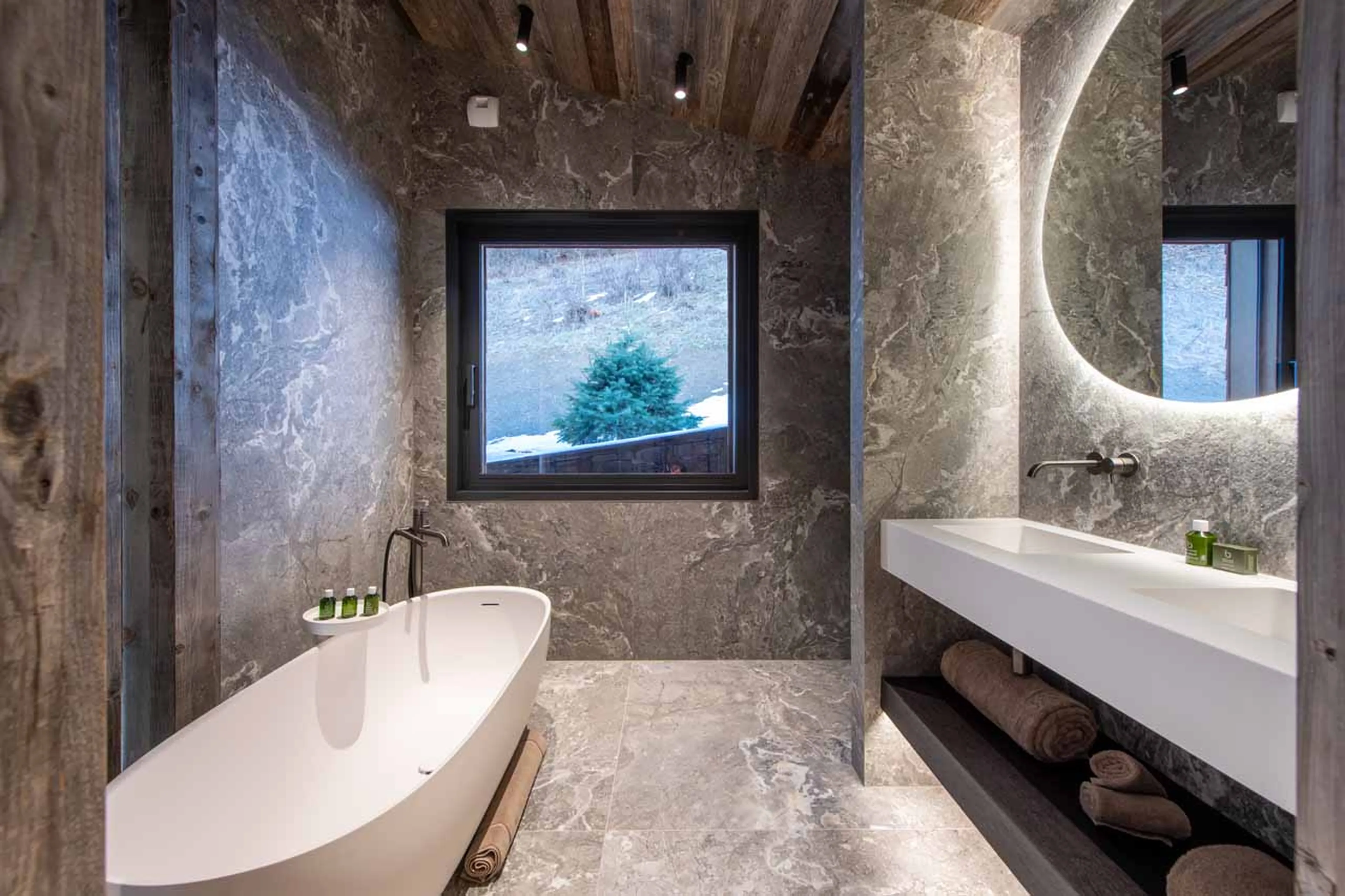 Bedroom 7 en-suite at Chalet Bisou in Morzine