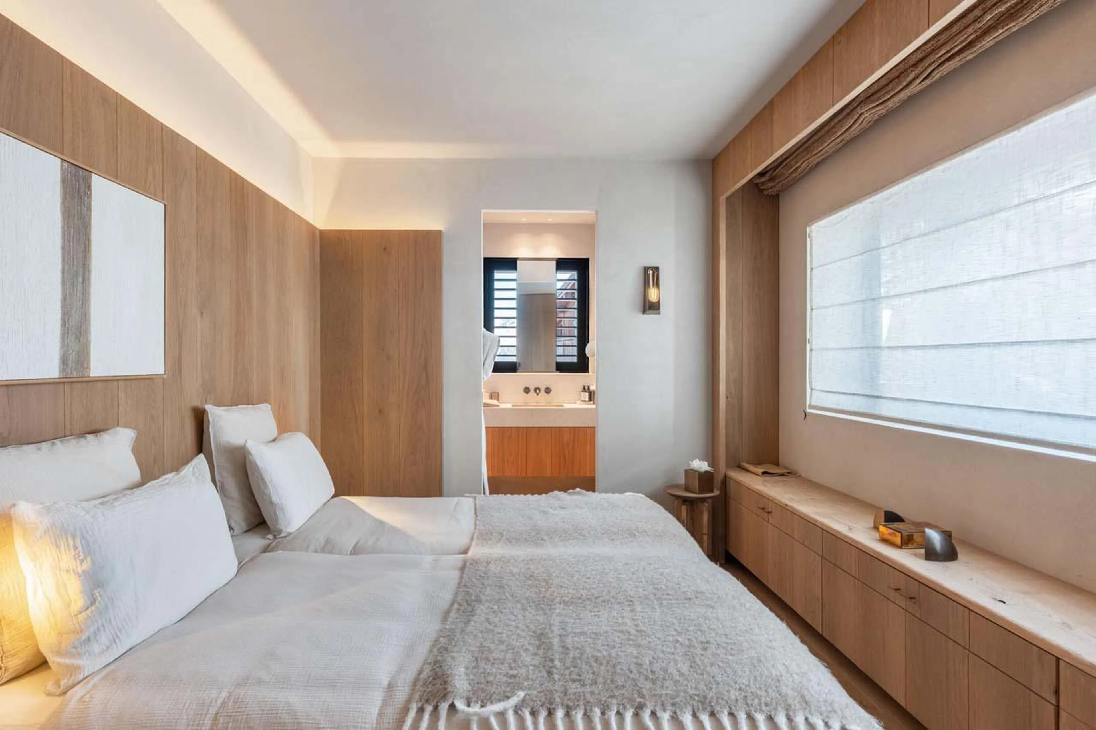 Double/twin bedroom with en-suite shower room at Chalet Black Lodge in Courchevel 1850