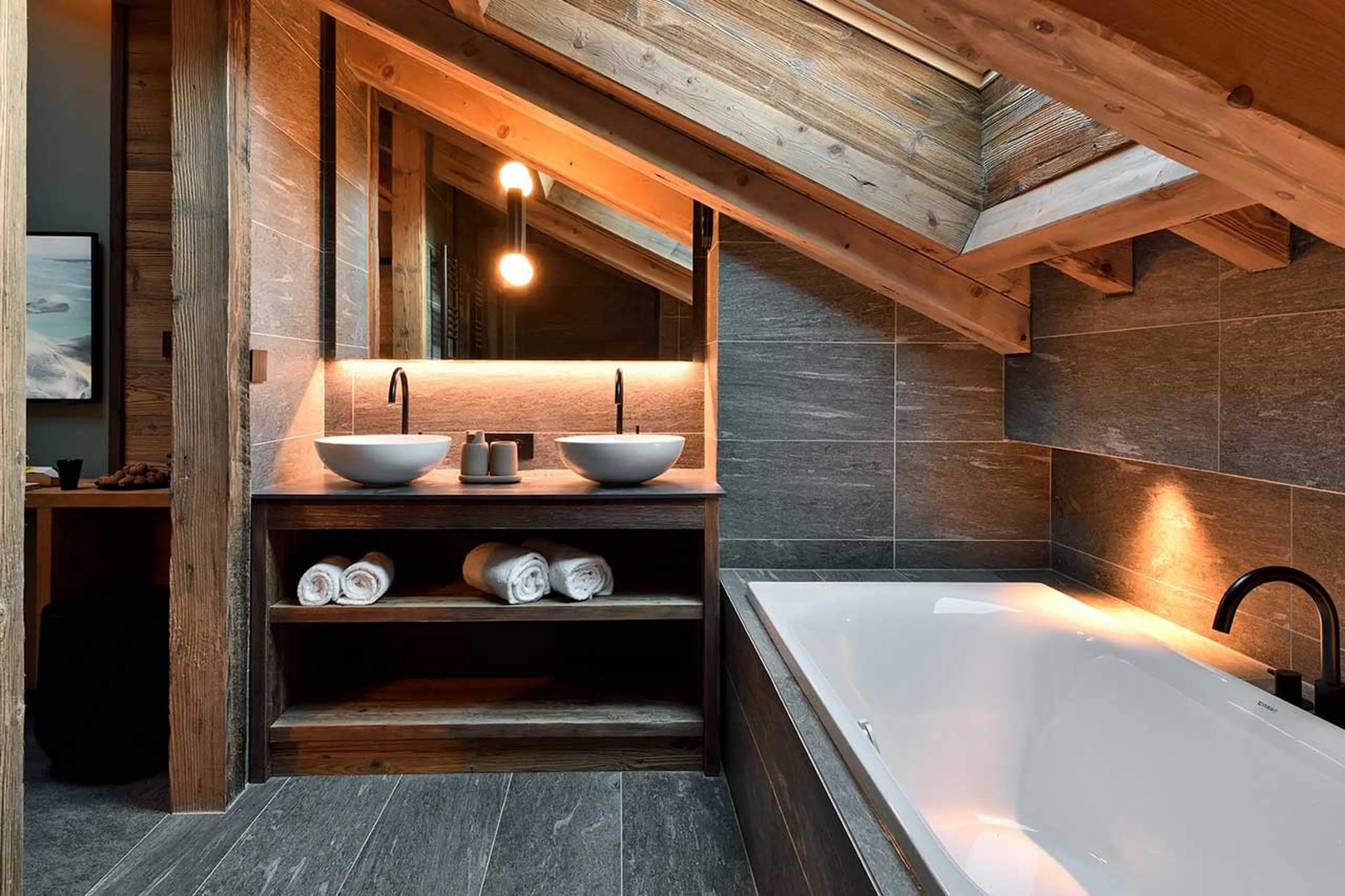 Bedroom 5 en-suite at Chalet Black Peak in Meribel