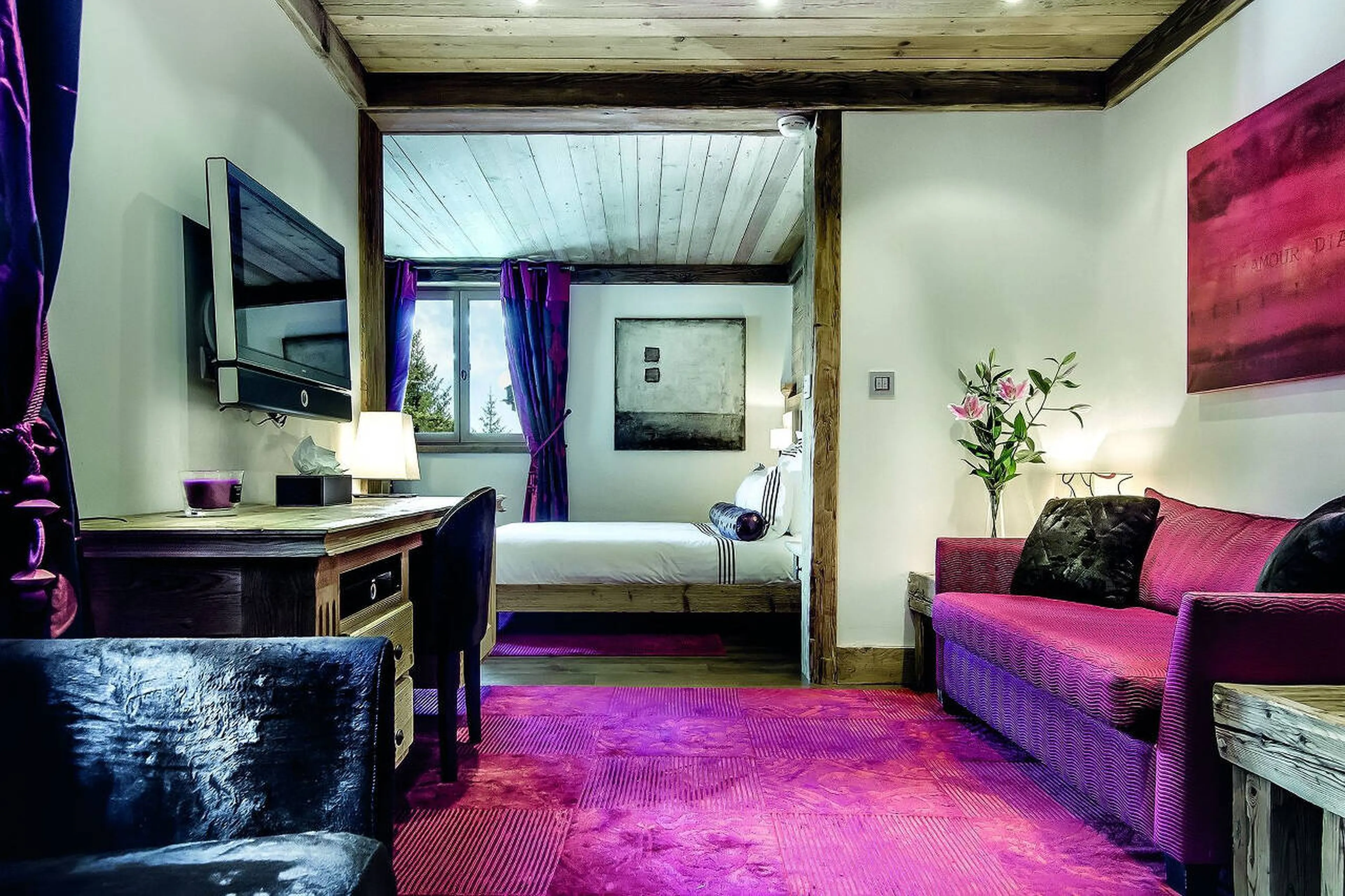 Lounge area of double bedroom in Chalet Black Pearl in Courchevel 1850