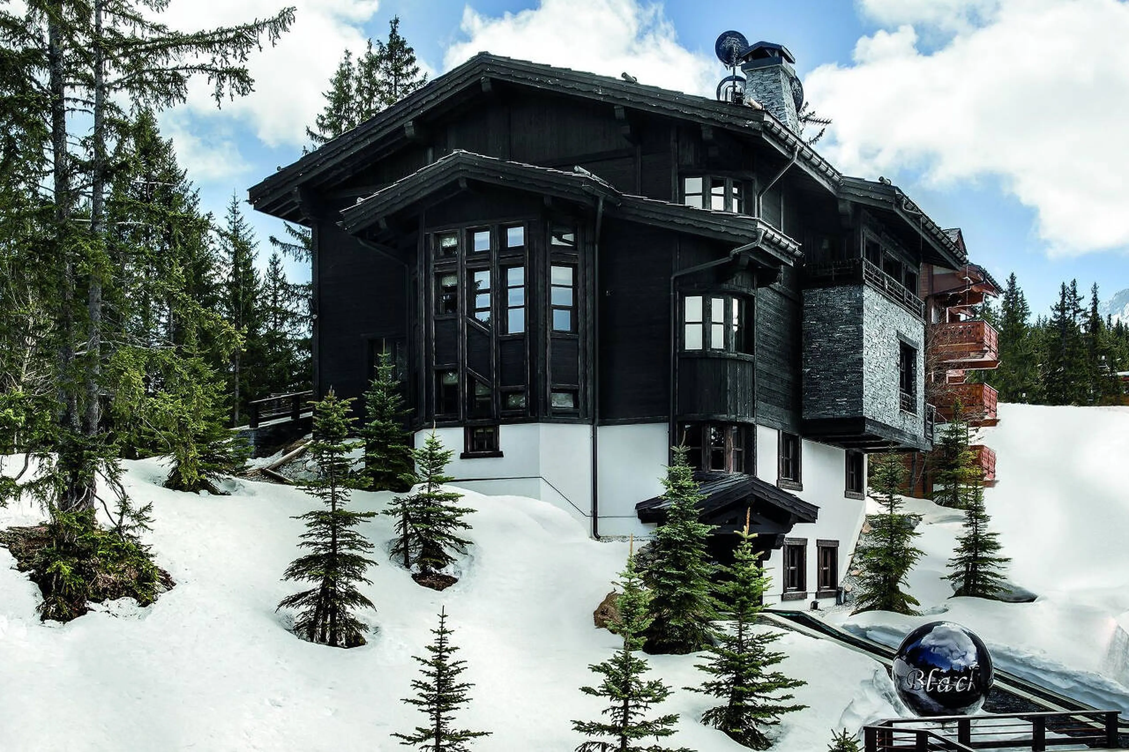 Beautiful name fitting for extraordinary Chalet Black Pearl in Courchevel 1850