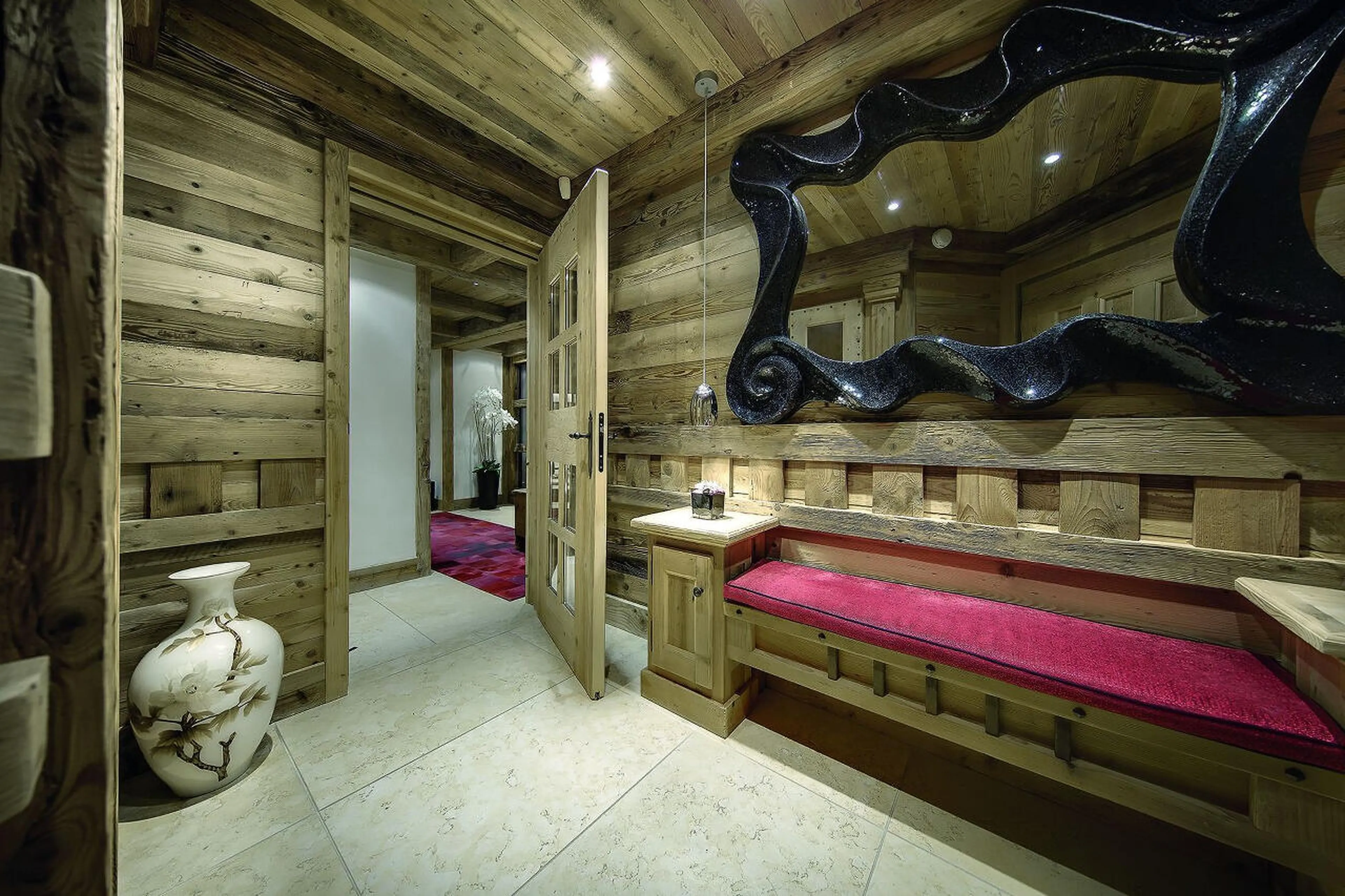 Old wood and modern colours in Chalet Black Pearl in Courchevel 1850
