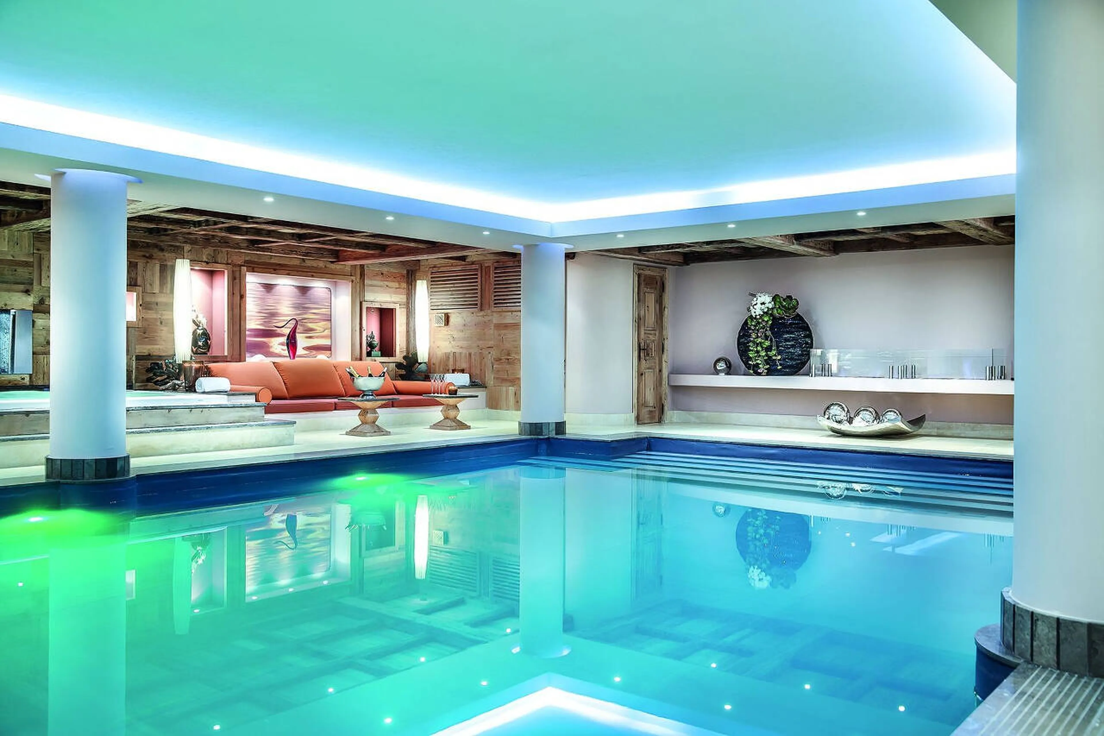 Wellness floor with pool, Jacuzzi and several lounge areas in Chalet Black Pearl in Courchevel 1850