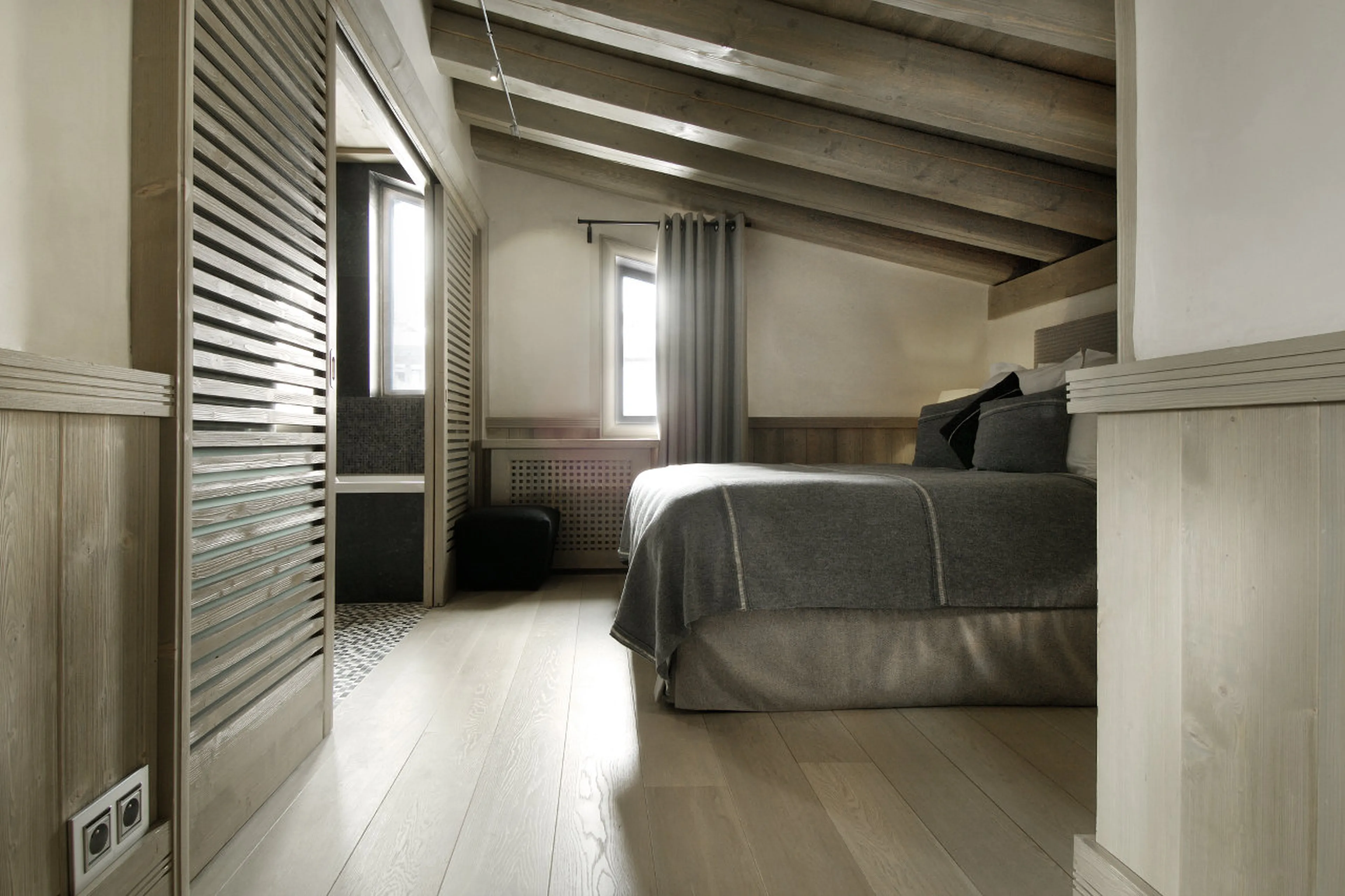 Bedroom with double/twin bed in Chalet Black Pearl in Val d’Isere