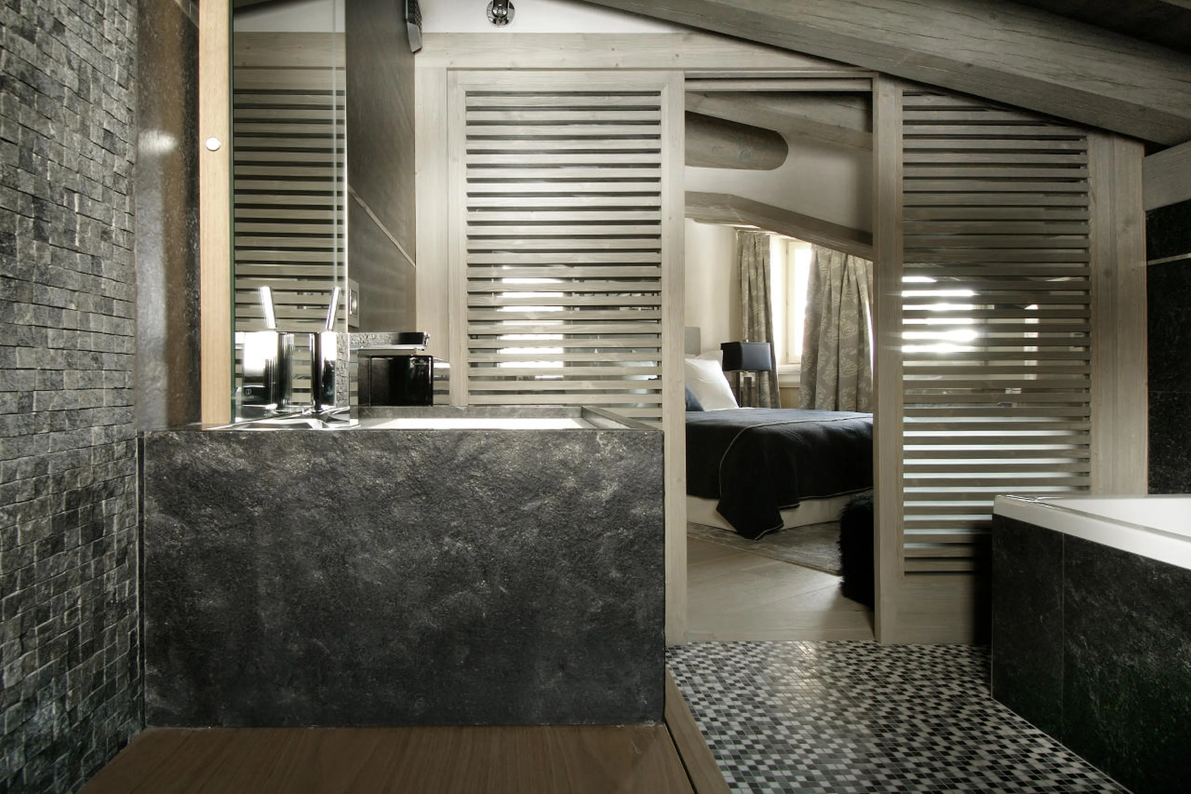 Bathroom en-suite to double bedroom in Chalet Black Pearl in Val d’Isere
