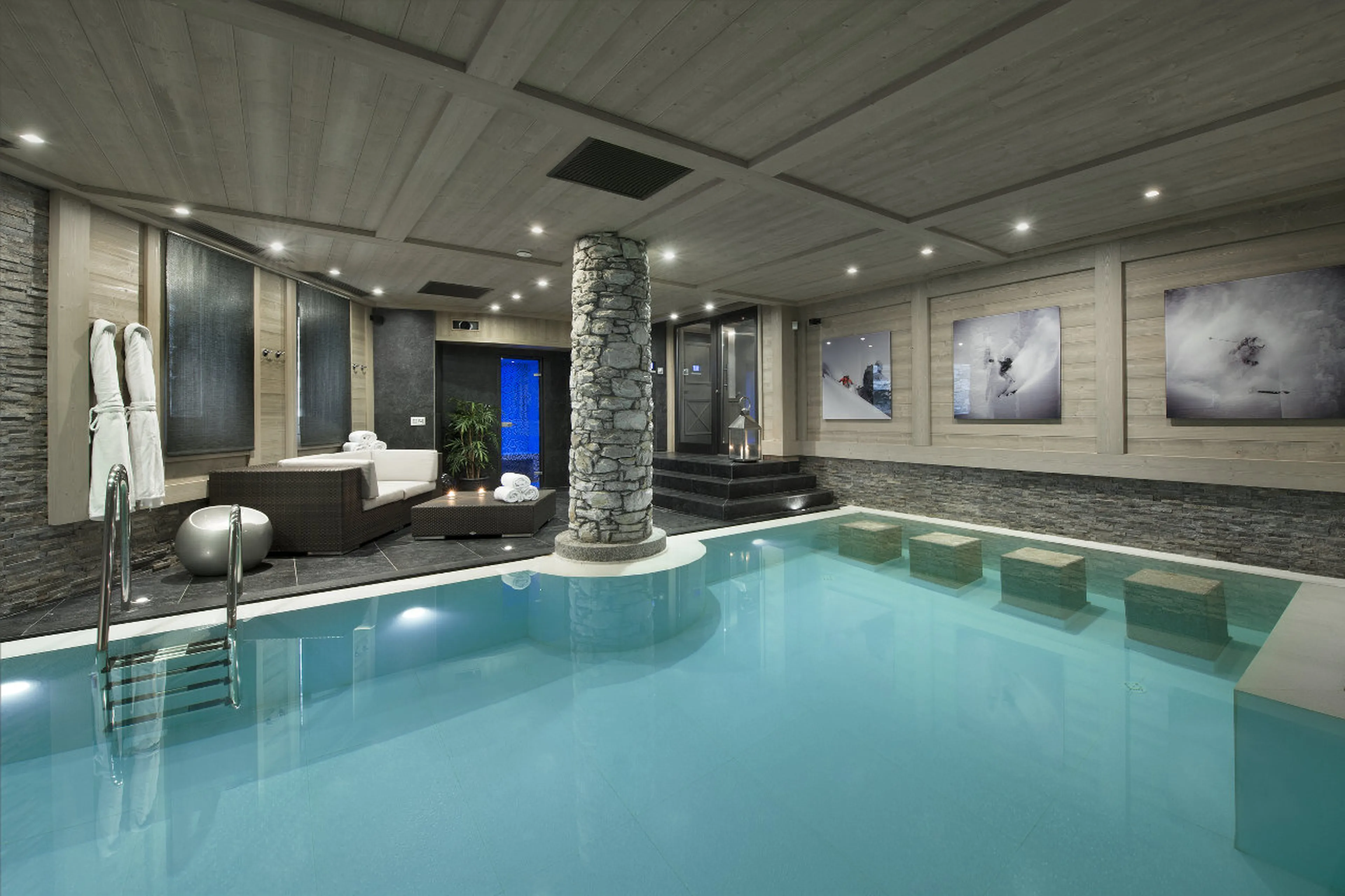 Heated indoor swimming pool in spa area of Chalet Black Pearl in Val d’Isere