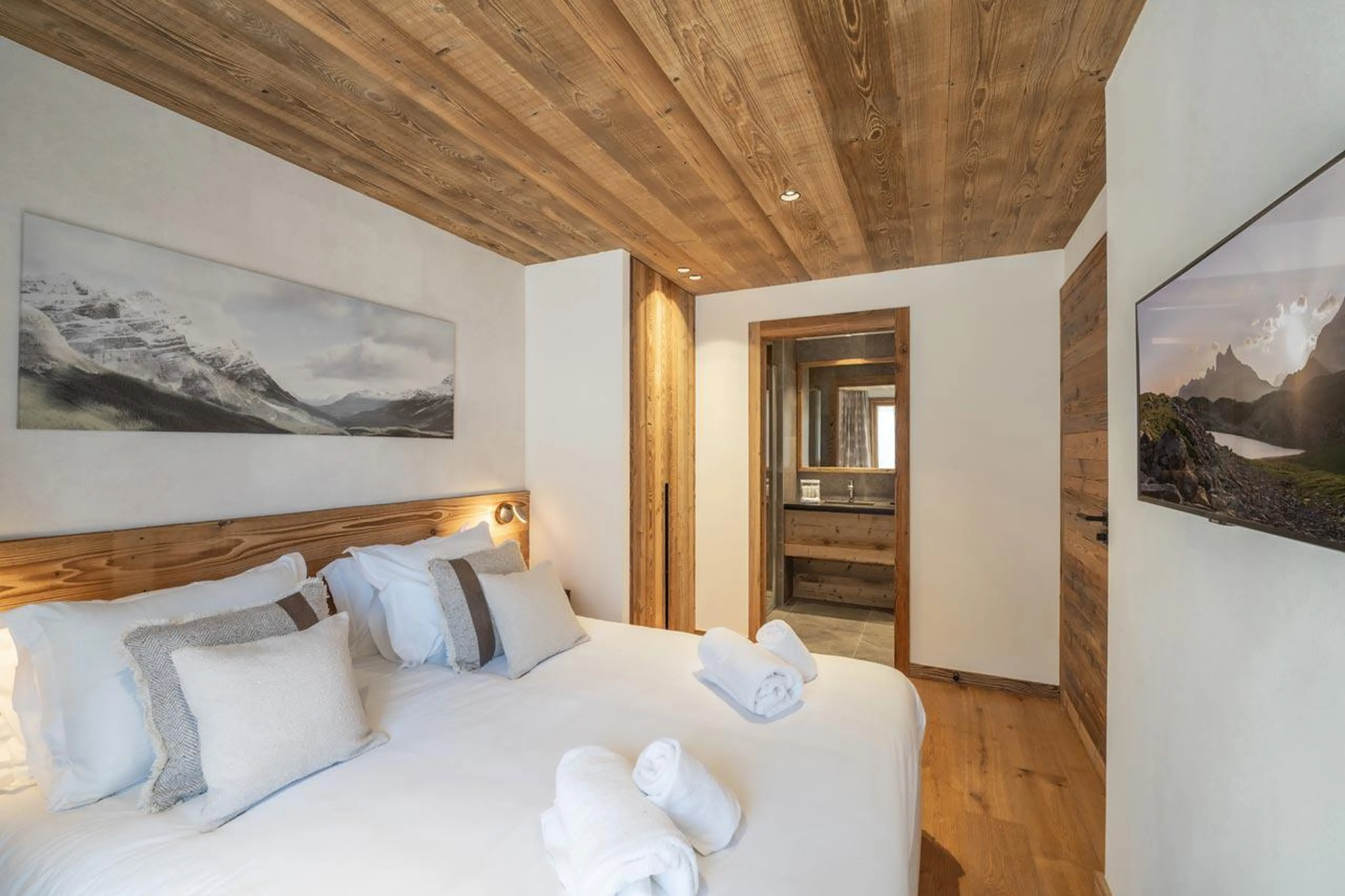 Access to shower room at Chalet Bois de l'Abbaye in Courchevel Le Praz