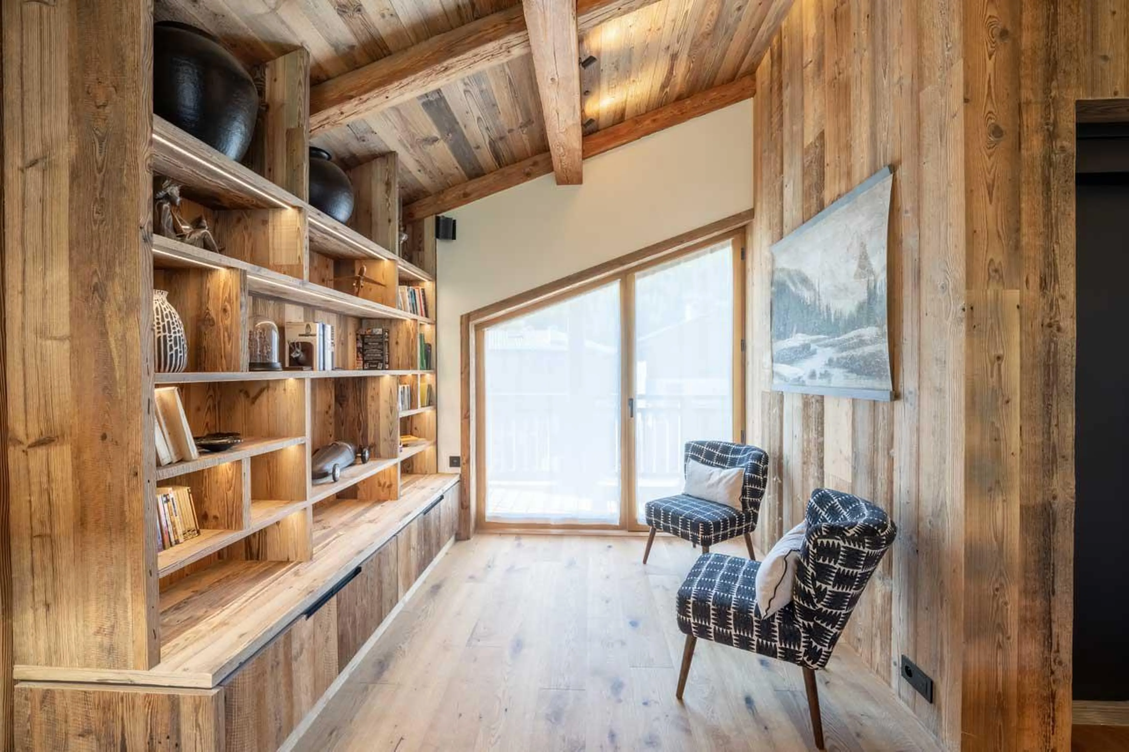 Reading lounge at Chalet Bois de l'Abbaye in Courchevel Le Praz