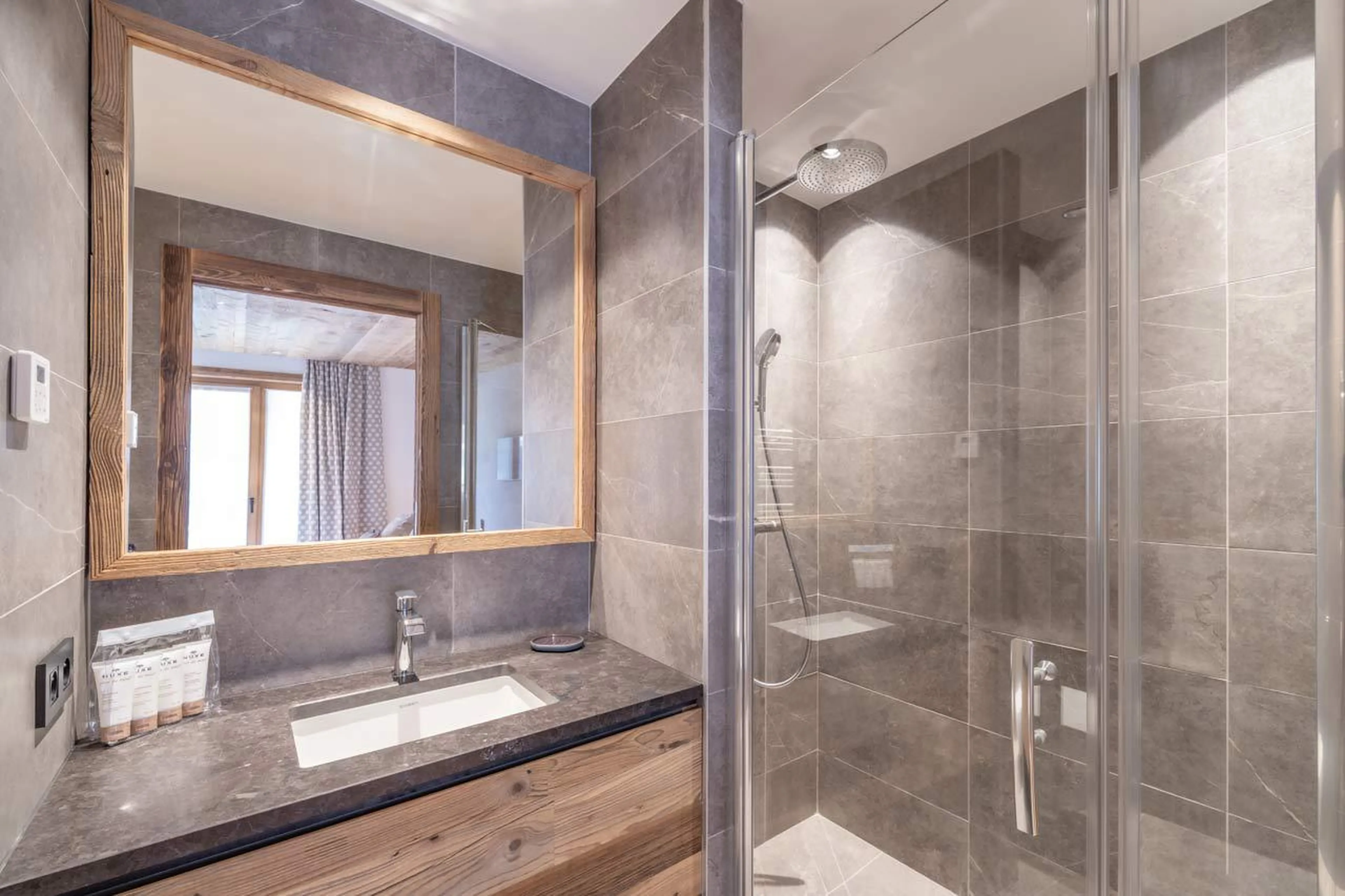 En-suite shower room Chalet Bois du Fontanil in Courchevel Le Praz