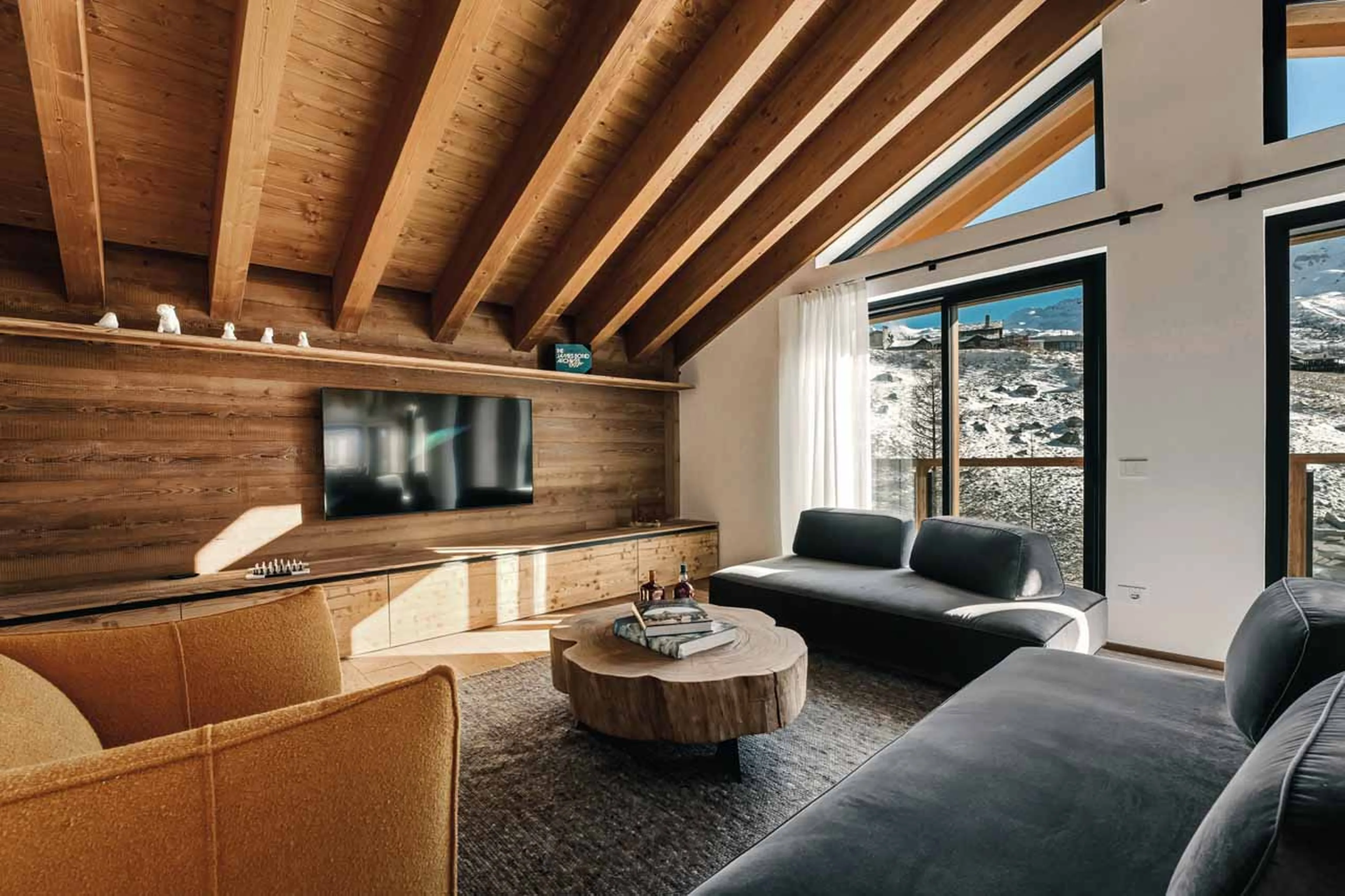 Open-plan living area at Chalet Breithorn in Cervinia