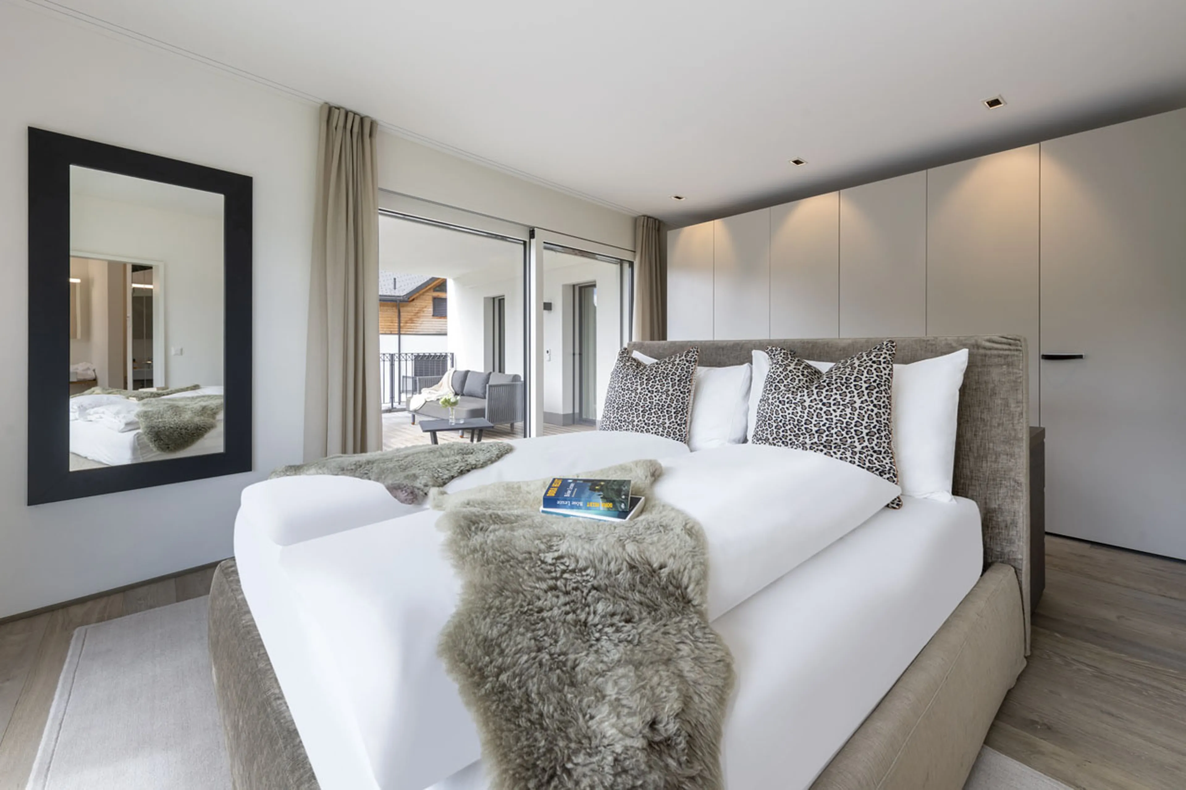 Double bed at Chalet Buelenhorn in Davos