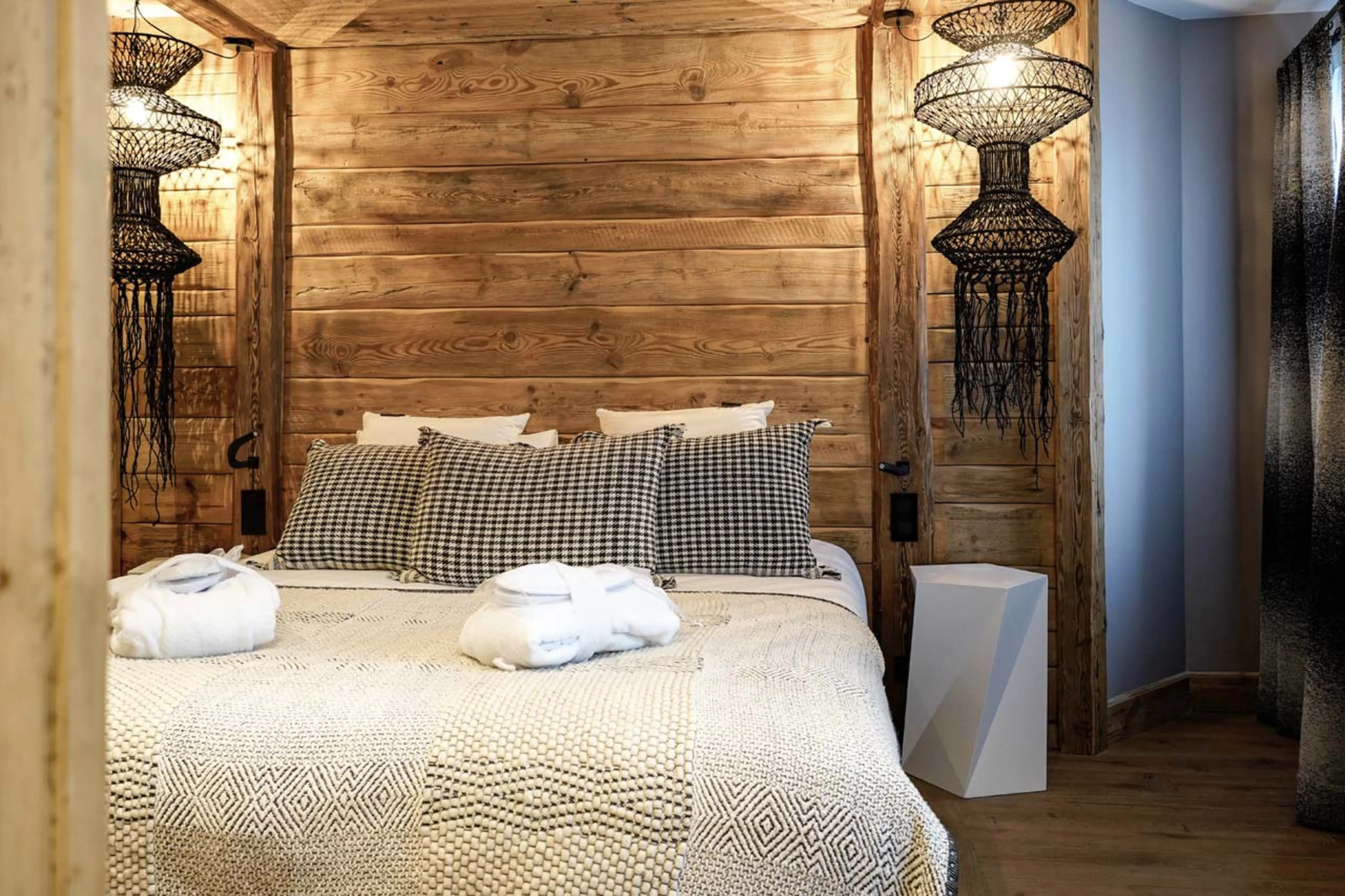 Double bedroom in Chalet Cahokia, Val d'Isere