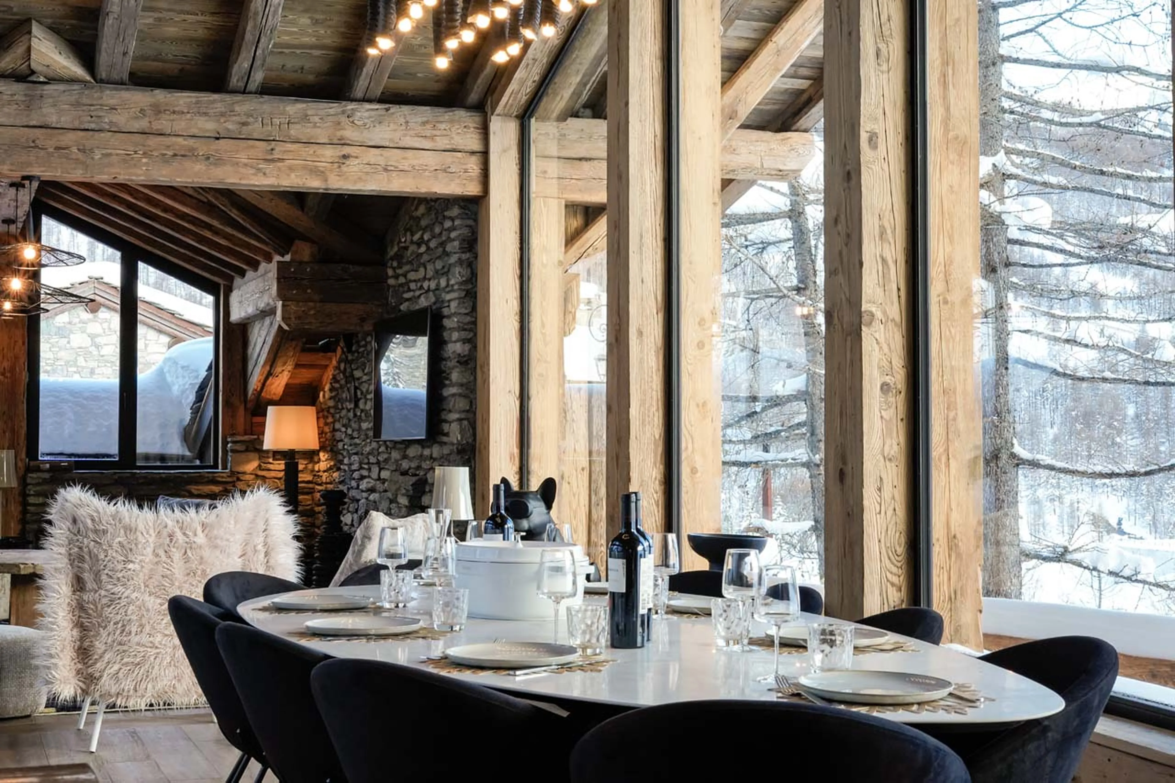 Dining table and chairs in Chalet Cahokia, Val d'Isere