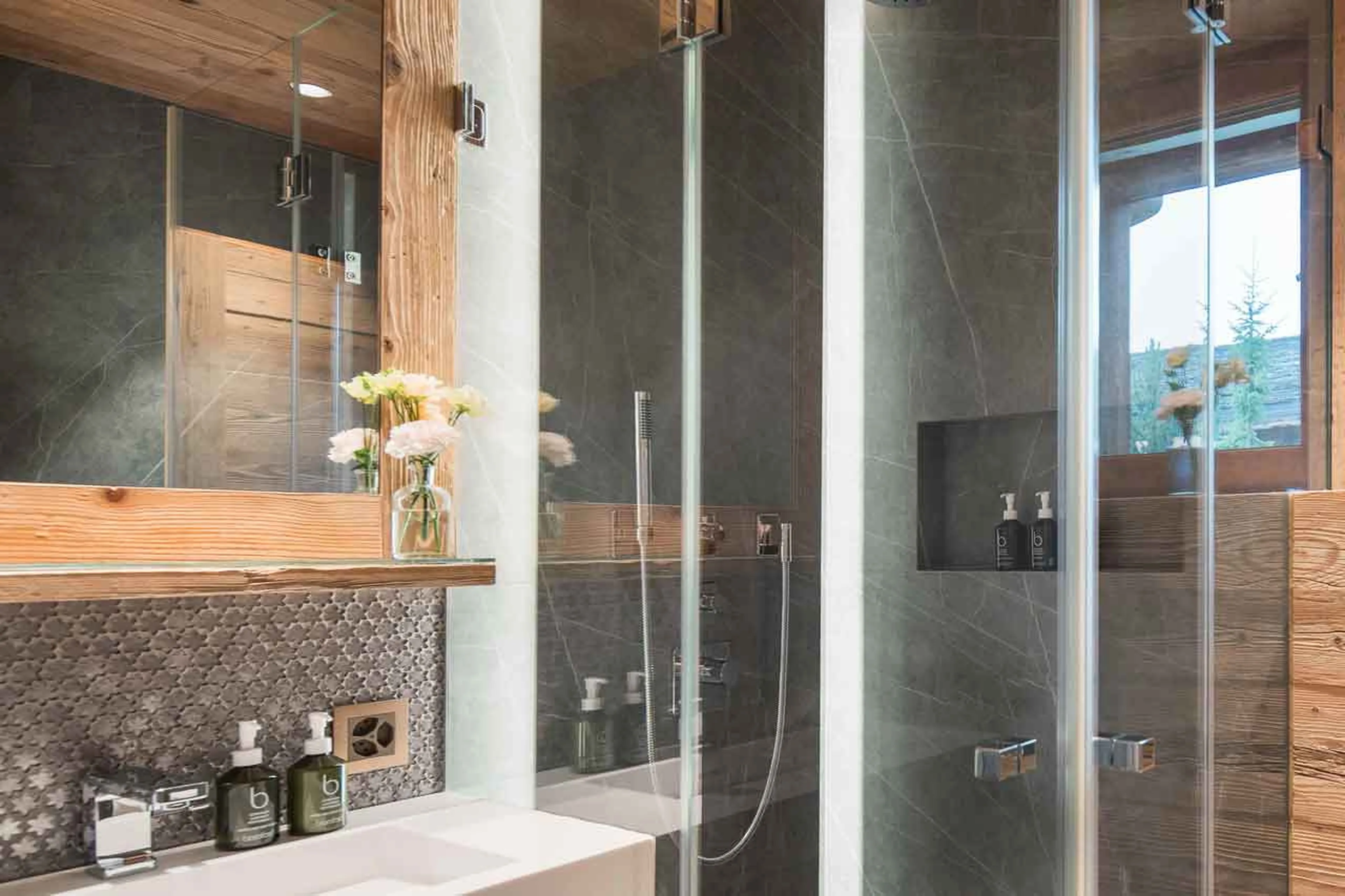 Bedroom 3 ensuite at Chalet Calima in Verbier