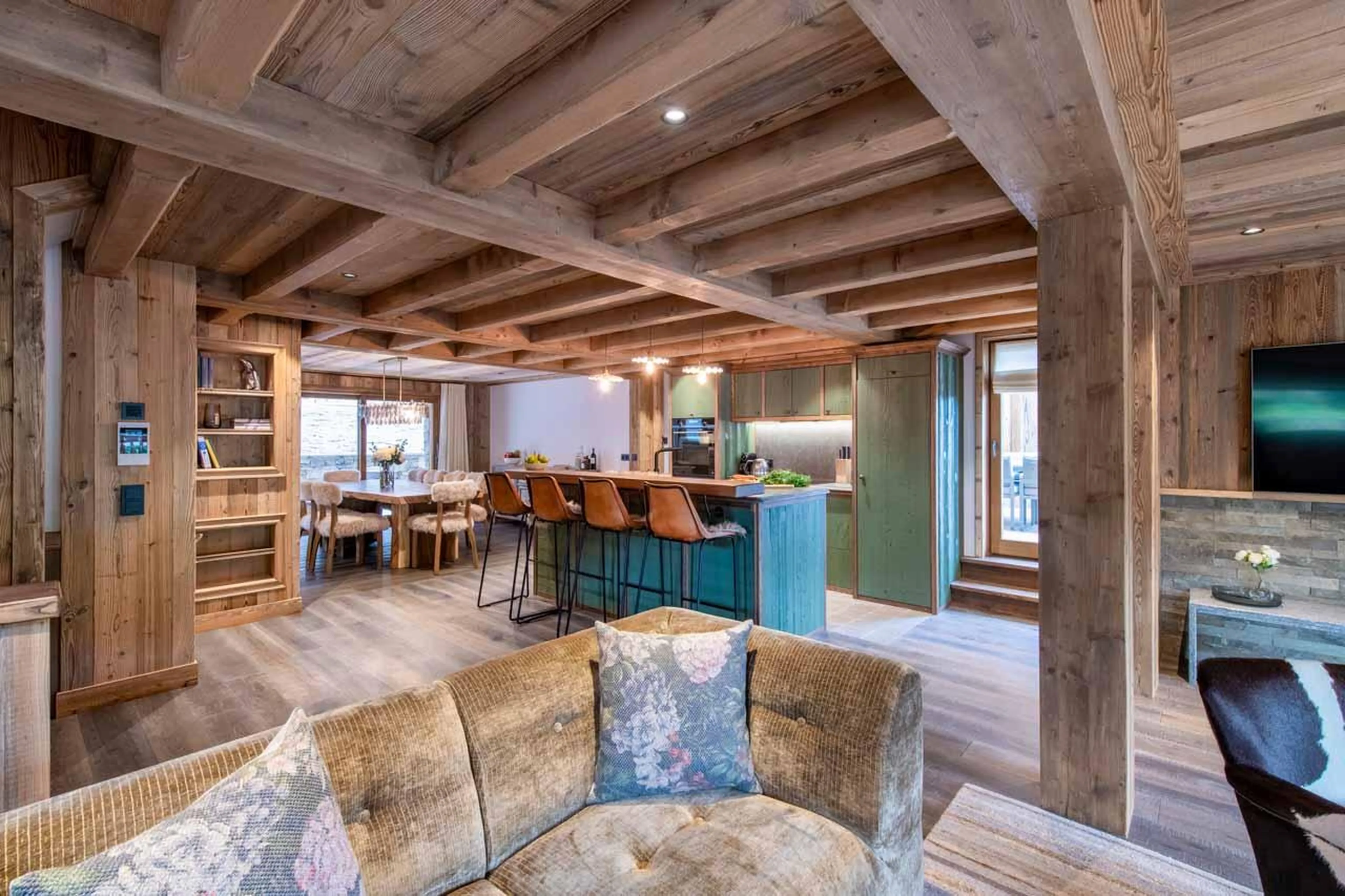 Open-plan living area in Chalet Caribou, Meribel