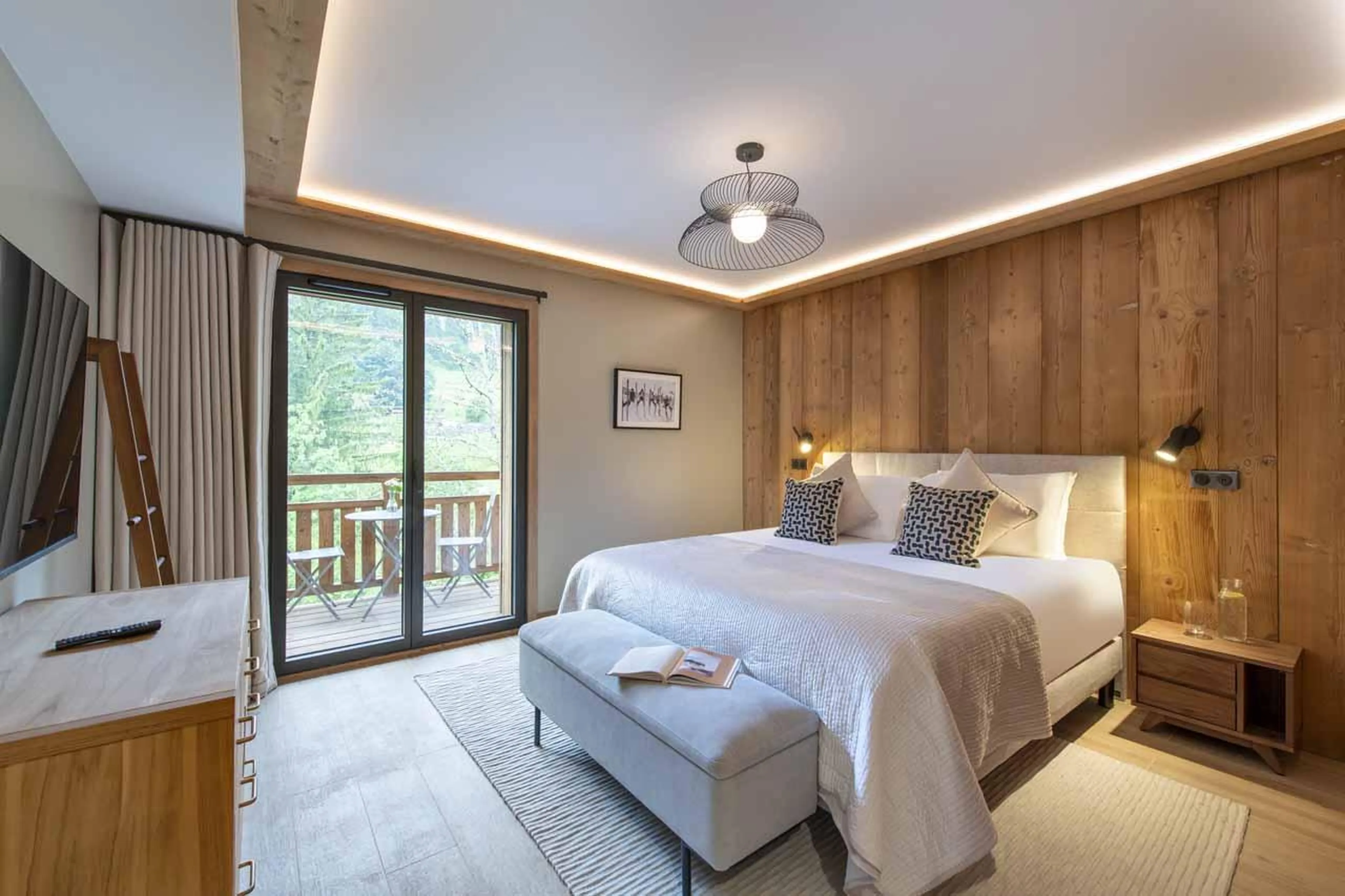 Super king bedroom with private balcony in Chalet Cascades, Morzine