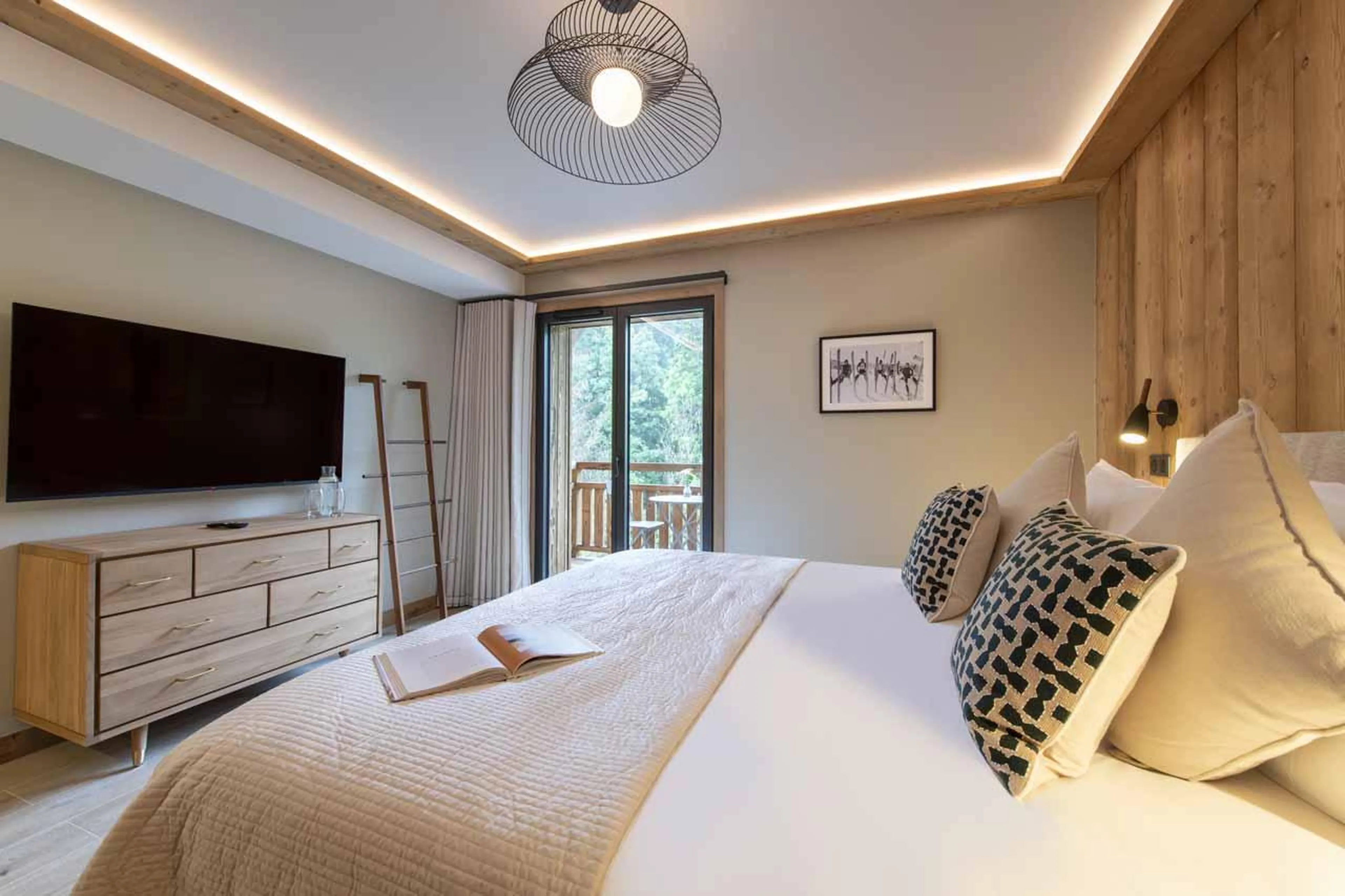 TV and balcony access in Chalet Cascades, Morzine