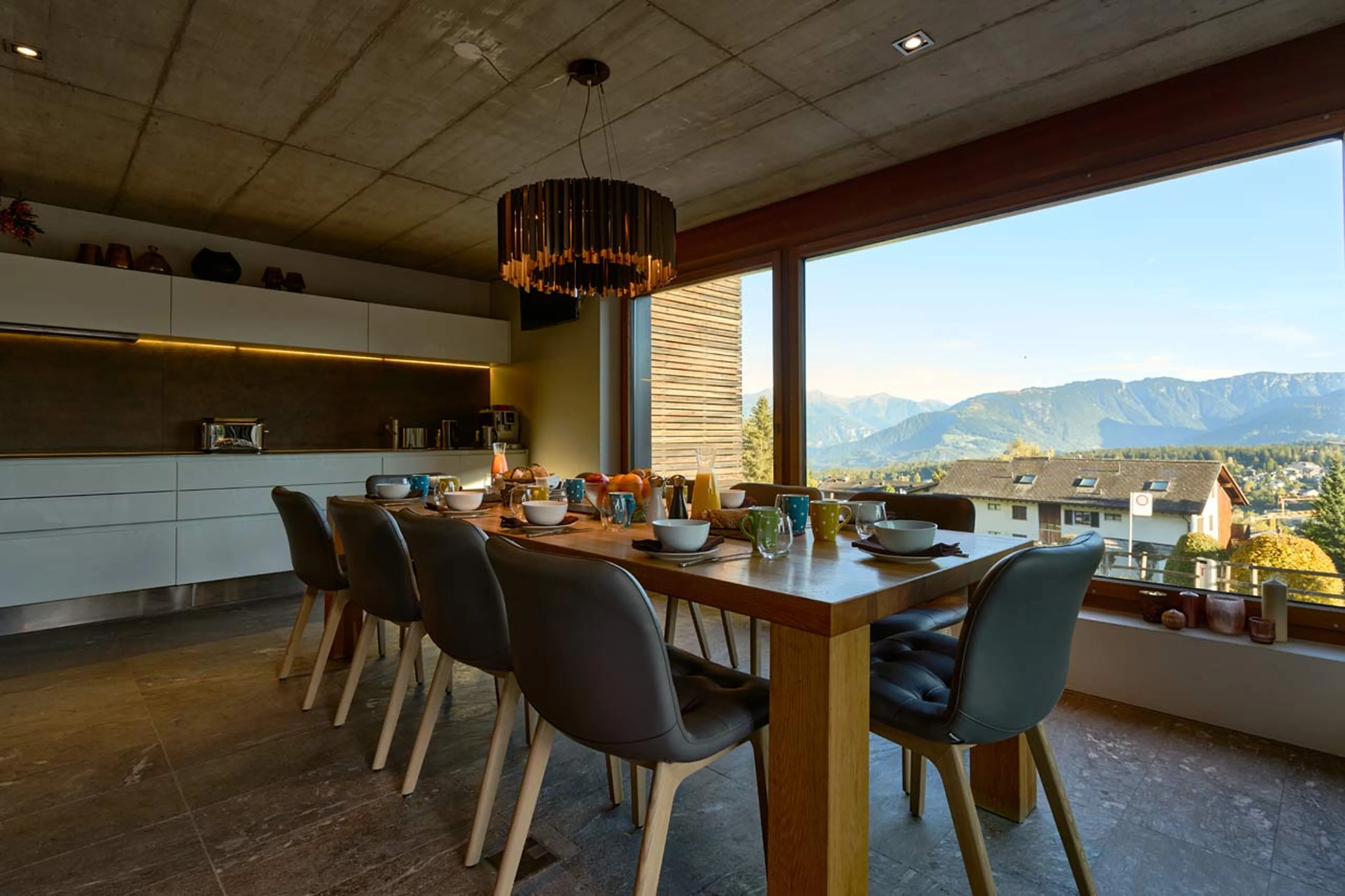 Breakfast table at Chalet Cassons in Films