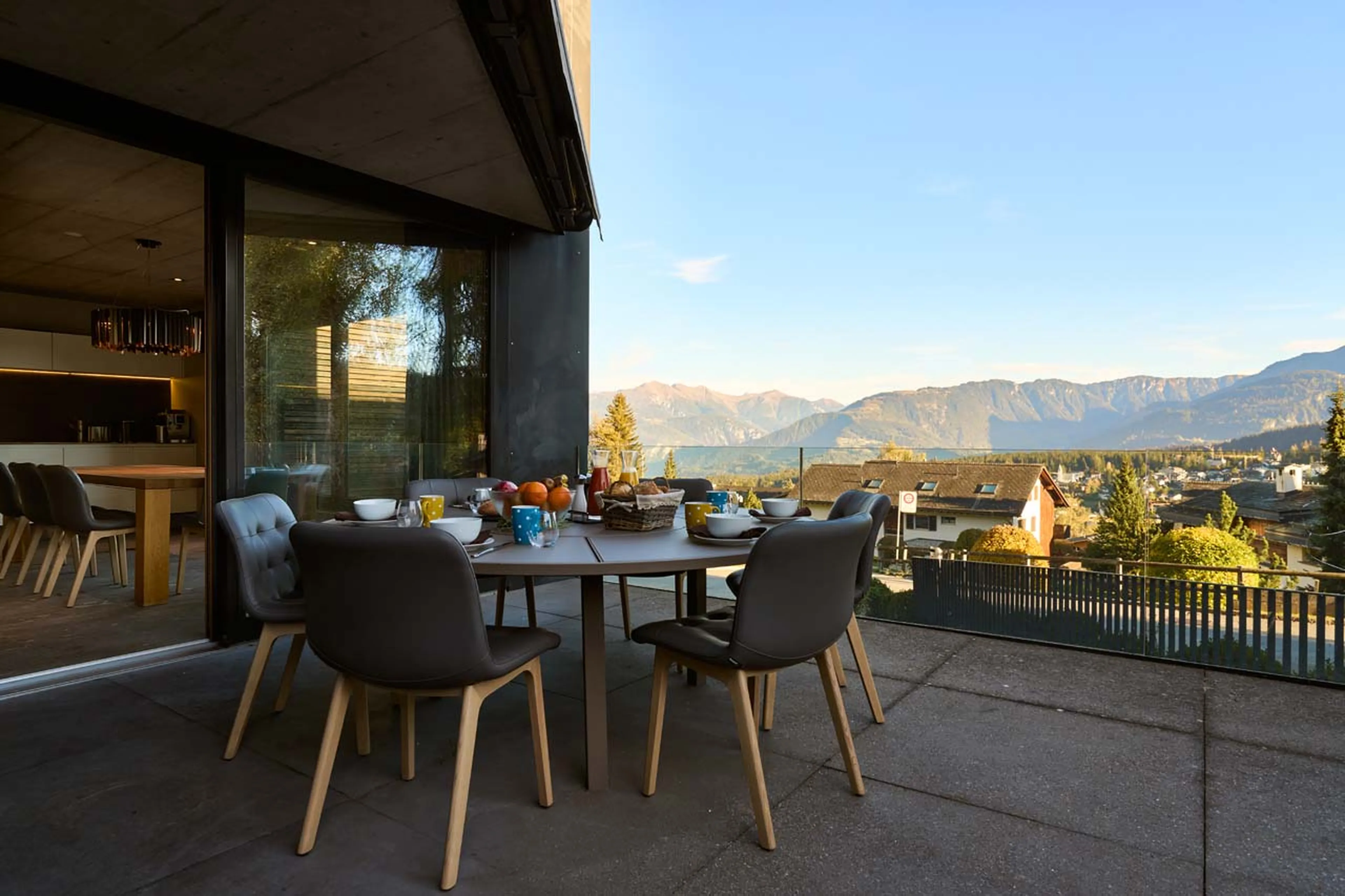 Al fresco dining at Chalet Cassons in Films