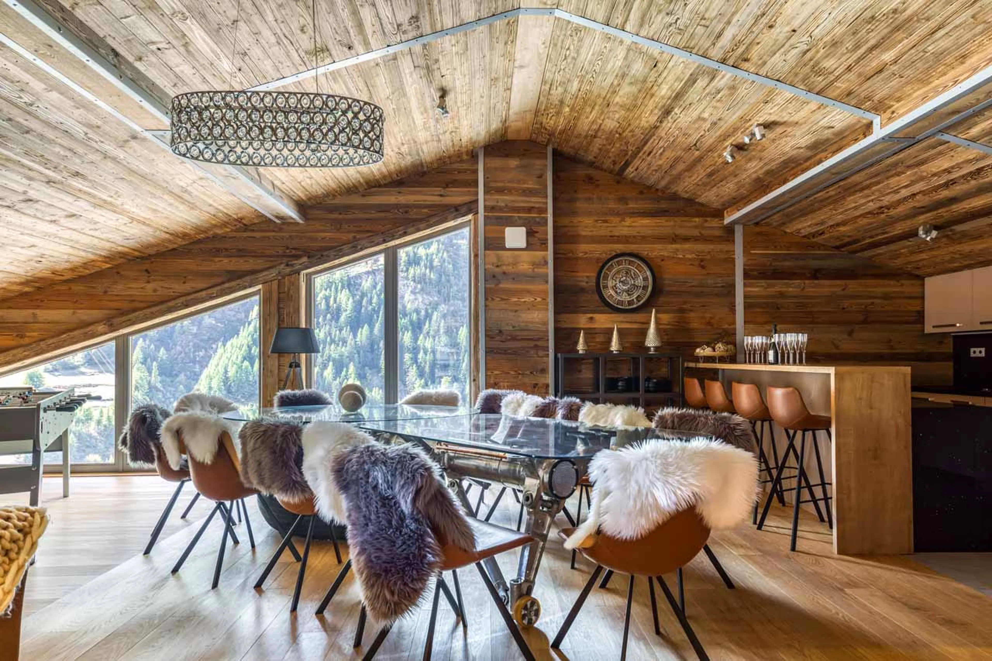 Dining area and kitchen at Chalet Charlie in Tignes