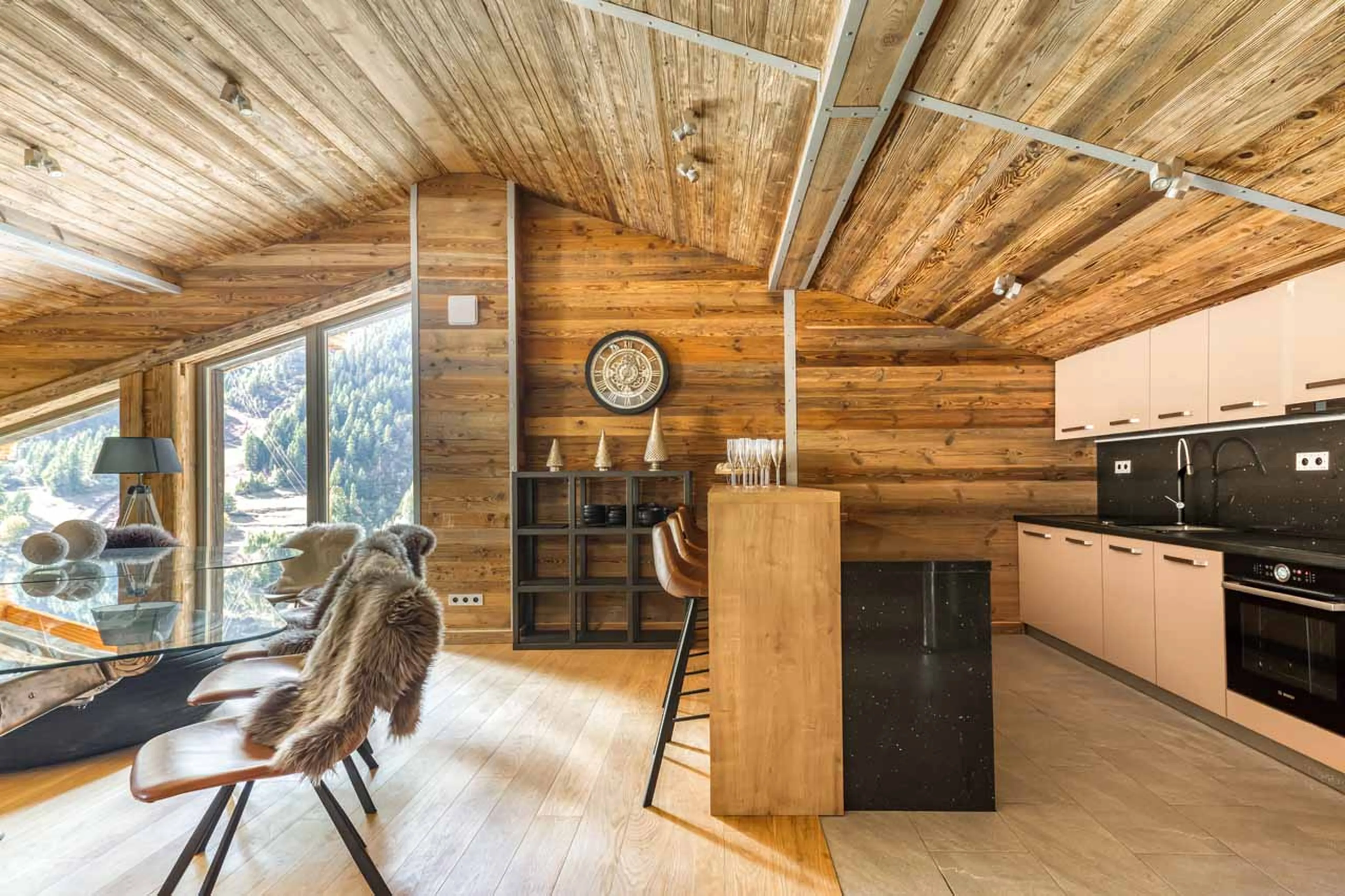 Open kitchen with breakfast bar at Chalet Charlie in Tignes