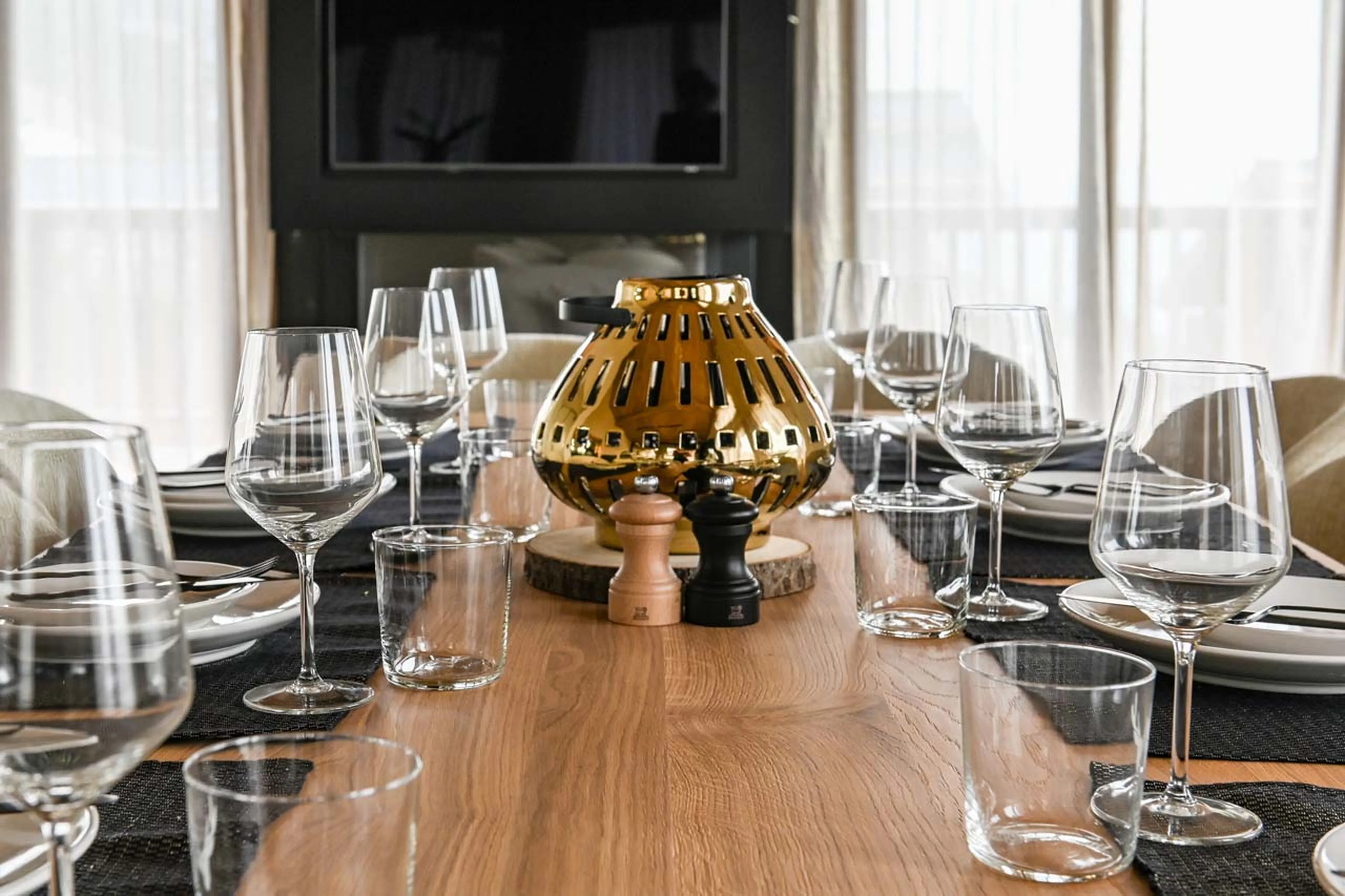 Dining table at Chalet Chasse Forêt in Courchevel 1650